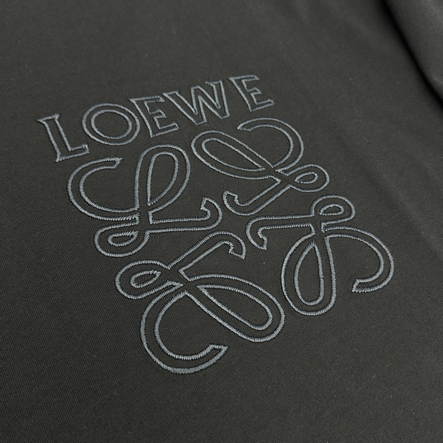 🆕LOEWE罗意威 2026春夏新款短袖 官网同款T恤，双纱纯棉面料 多元化搭配 迎合眼下时尚前沿的创新