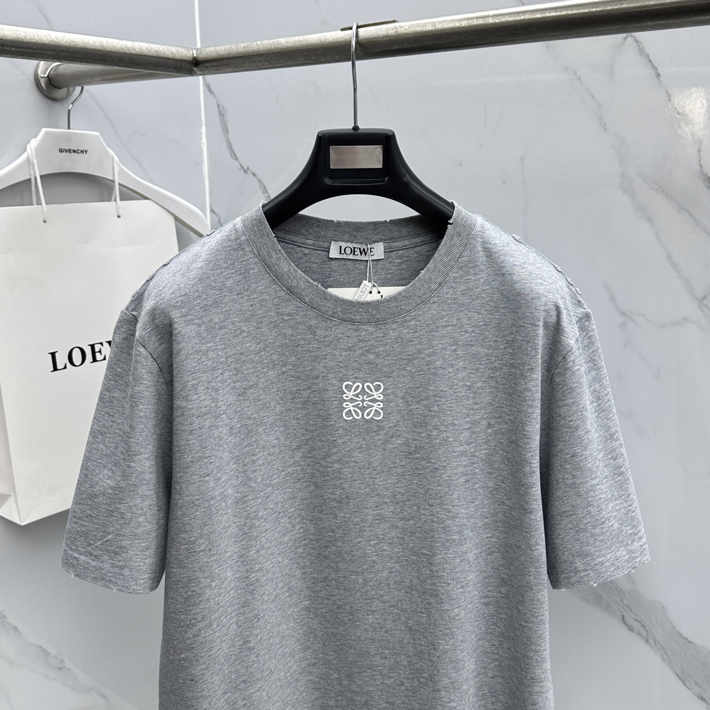 🆕LOEWE罗意威 2026春夏新款短袖 官网同款T恤，双纱纯棉面料 多元化搭配 迎合眼下时尚前沿的创新