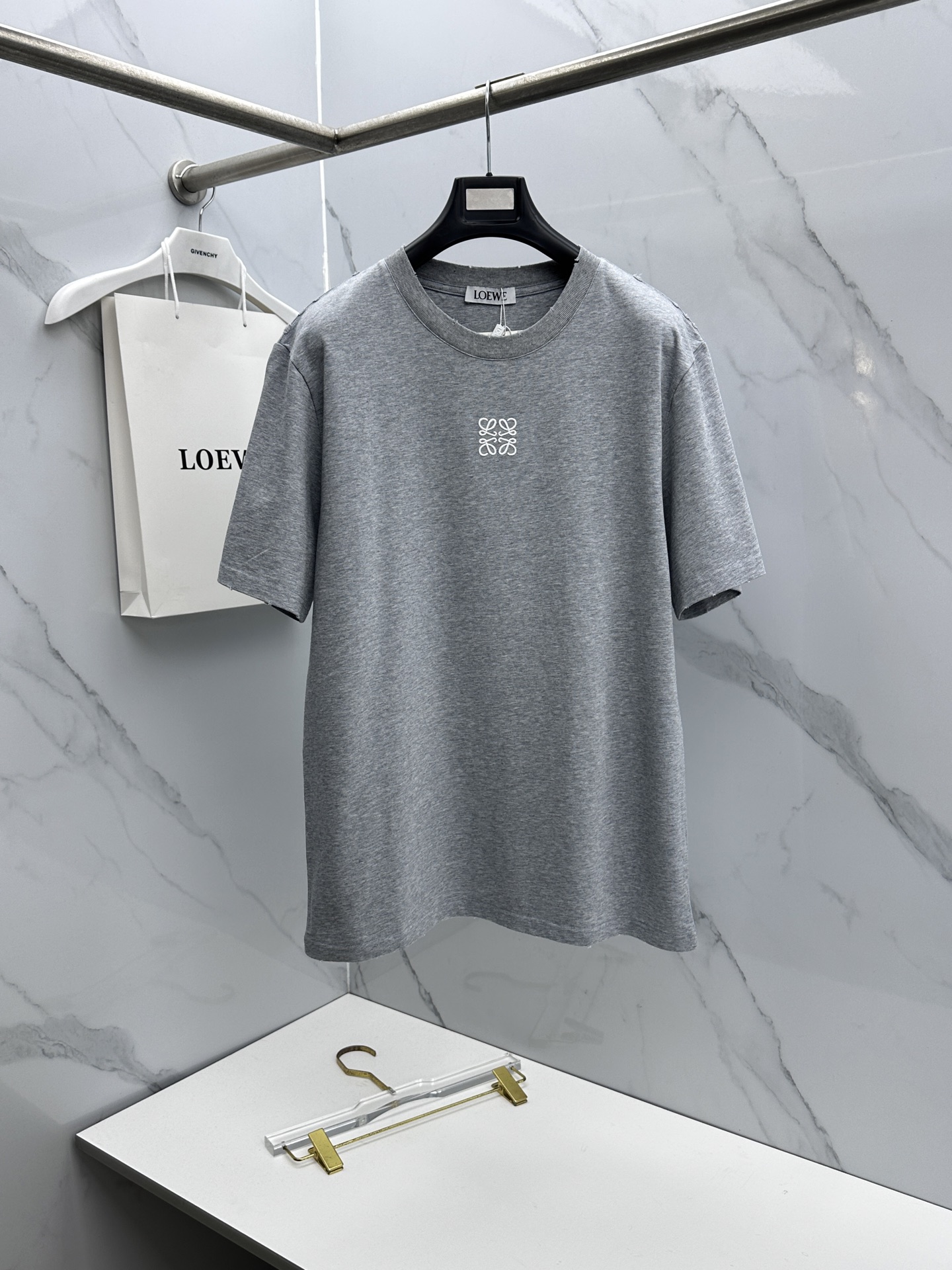 🆕LOEWE罗意威 2026春夏新款短袖 官网同款T恤，双纱纯棉面料 多元化搭配 迎合眼下时尚前沿的创新