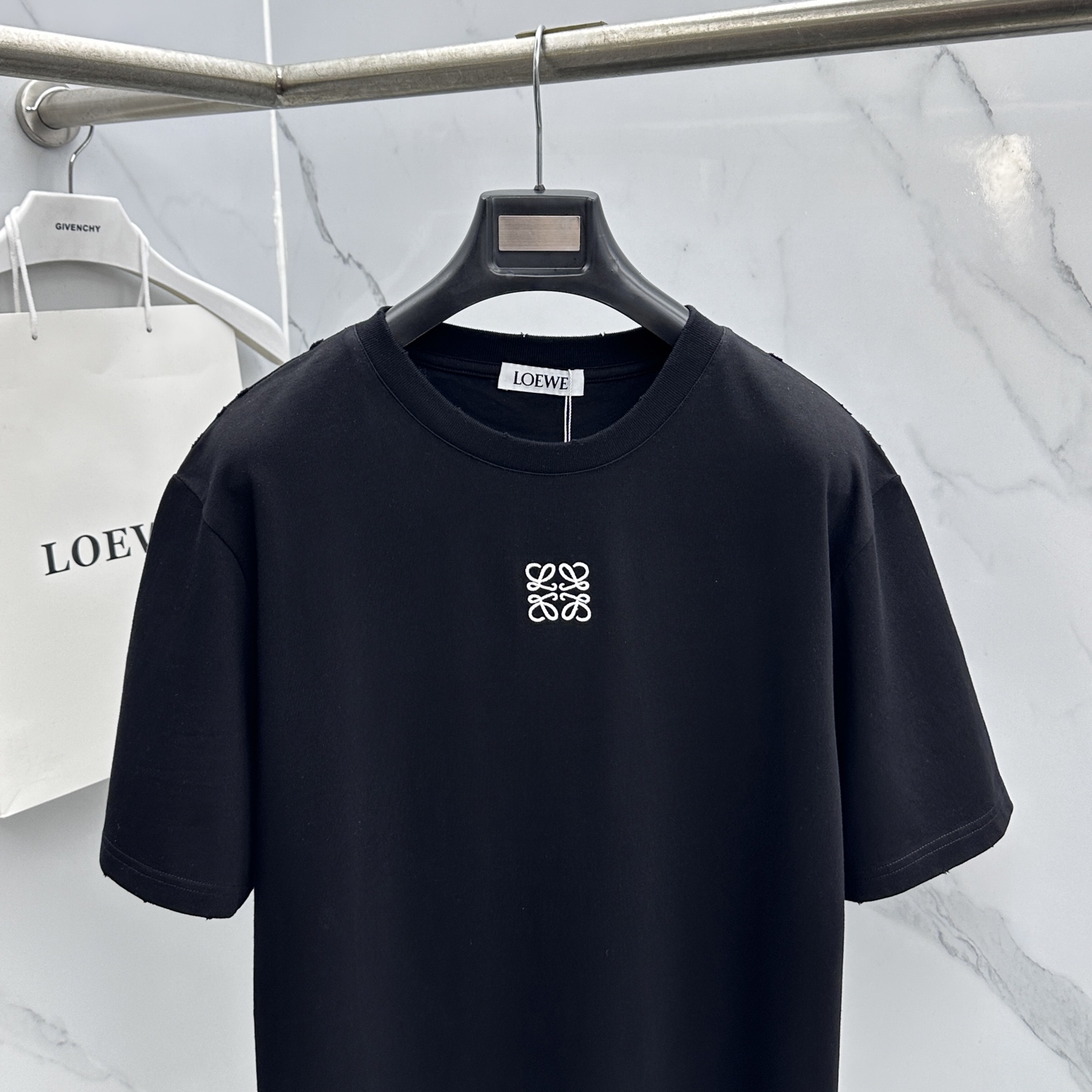 🆕LOEWE罗意威 2026春夏新款短袖 官网同款T恤，双纱纯棉面料 多元化搭配 迎合眼下时尚前沿的创新