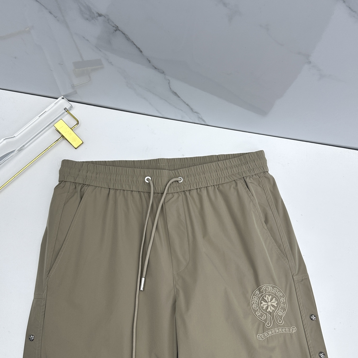 🆕CH克罗心 26ss春夏专供新款休闲裤 高端版本！定制面料 透气舒适度高，细节无可挑剔，品牌元素设计理