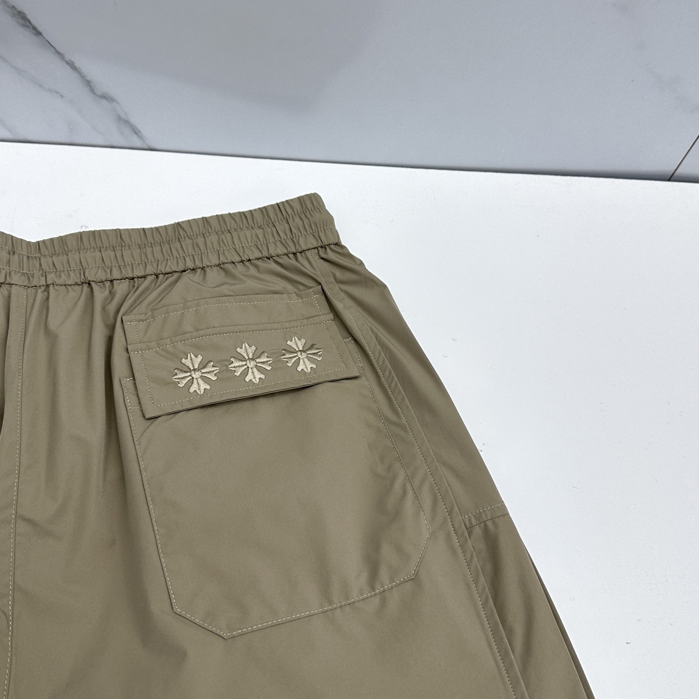 🆕CH克罗心 26ss春夏专供新款休闲裤 高端版本！定制面料 透气舒适度高，细节无可挑剔，品牌元素设计理