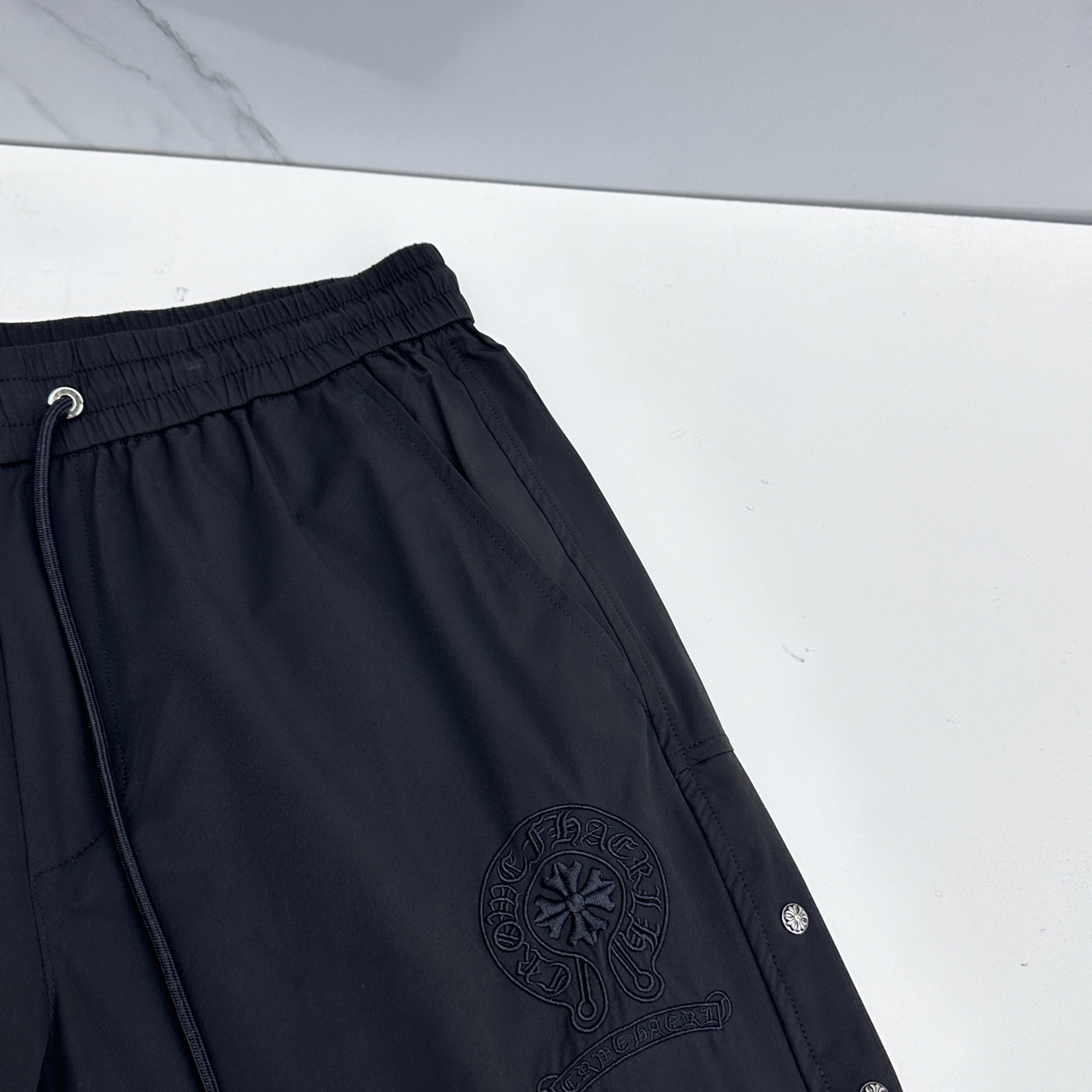 🆕CH克罗心 26ss春夏专供新款休闲裤 高端版本！定制面料 透气舒适度高，细节无可挑剔，品牌元素设计理