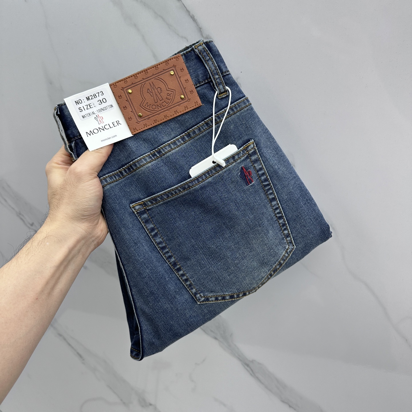 NO:757021,Moncler muzzle high-end customization, 26 early spring new thin jeans, sold simultaneously at the counter, original customized replica, customer-supplied hardware accessories, original quality, imported solid color denim fabric, heavy washing, fine workmanship, and excellent upper body!  The preferred items are complete with three standards, AX size 30-38, no 37, Moncler, jeans,19860909Moncler蒙口 高端定制、26早春新款薄款牛仔裤 柜台同步发售 原版定制复刻 客供五金辅料 原单品质 进口固色牛仔面料 重工洗水 做工走线精细 上身绝佳！优选单品 三标齐全 AX 码数30-38无37,,Moncler,jeans,,Men's clothing