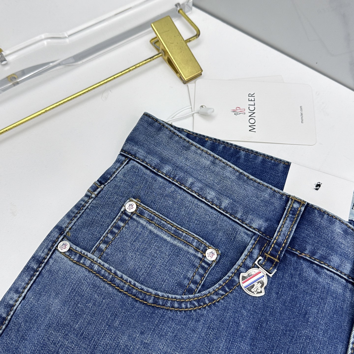🆕Moncler蒙口 🔥高端定制、26早春新款薄款牛仔裤 柜台同步发售 原版定制复刻 客供五金辅料 原单