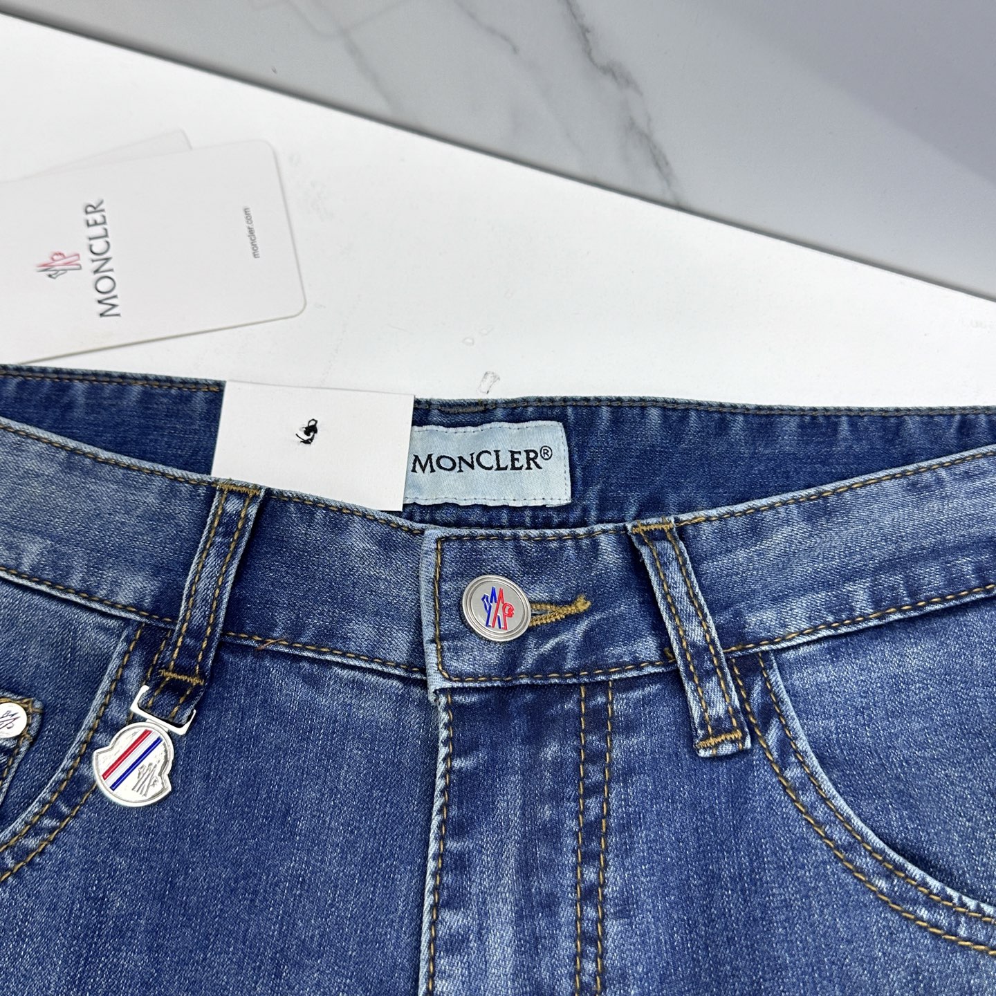 🆕Moncler蒙口 🔥高端定制、26早春新款薄款牛仔裤 柜台同步发售 原版定制复刻 客供五金辅料 原单