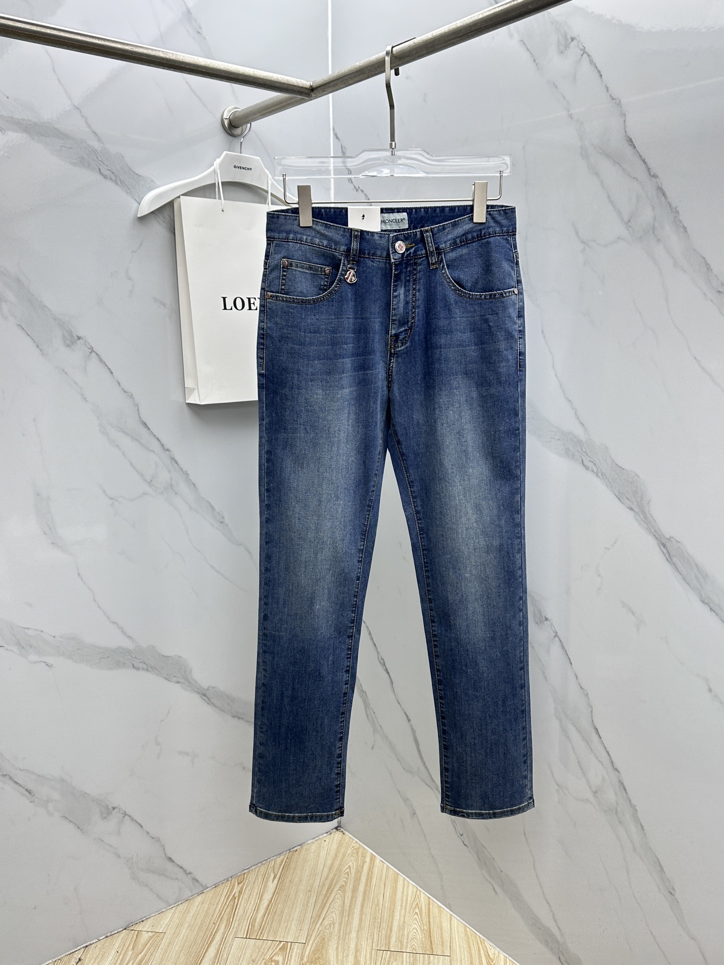 🆕Moncler蒙口 🔥高端定制、26早春新款薄款牛仔裤 柜台同步发售 原版定制复刻 客供五金辅料 原单