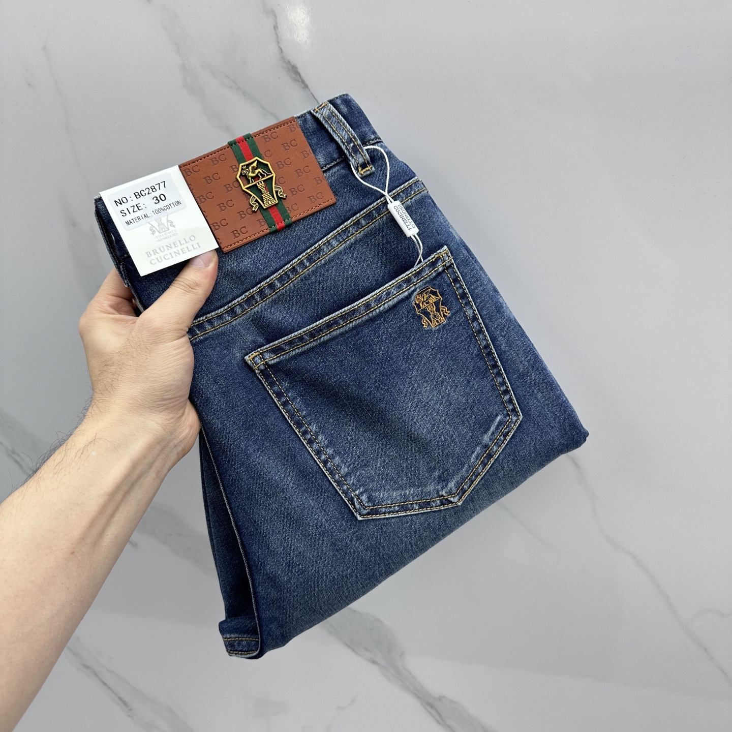 NO:757028,BC high-end customization, 26 new early spring thin jeans, sold simultaneously at the counter, original customized replicas, customer-supplied hardware accessories, original quality, imported solid-color denim fabrics, heavy washing, fine workmanship, and excellent upper body!  Preferred item, complete with three standards, AX size 30-38, no 37,,jeans,19860909BC 高端定制、26早春新款薄款牛仔裤 柜台同步发售 原版定制复刻 客供五金辅料 原单品质 进口固色牛仔面料 重工洗水 做工走线精细 上身绝佳！优选单品 三标齐全 AX 码数30-38无37,,jeans,,Men's clothing