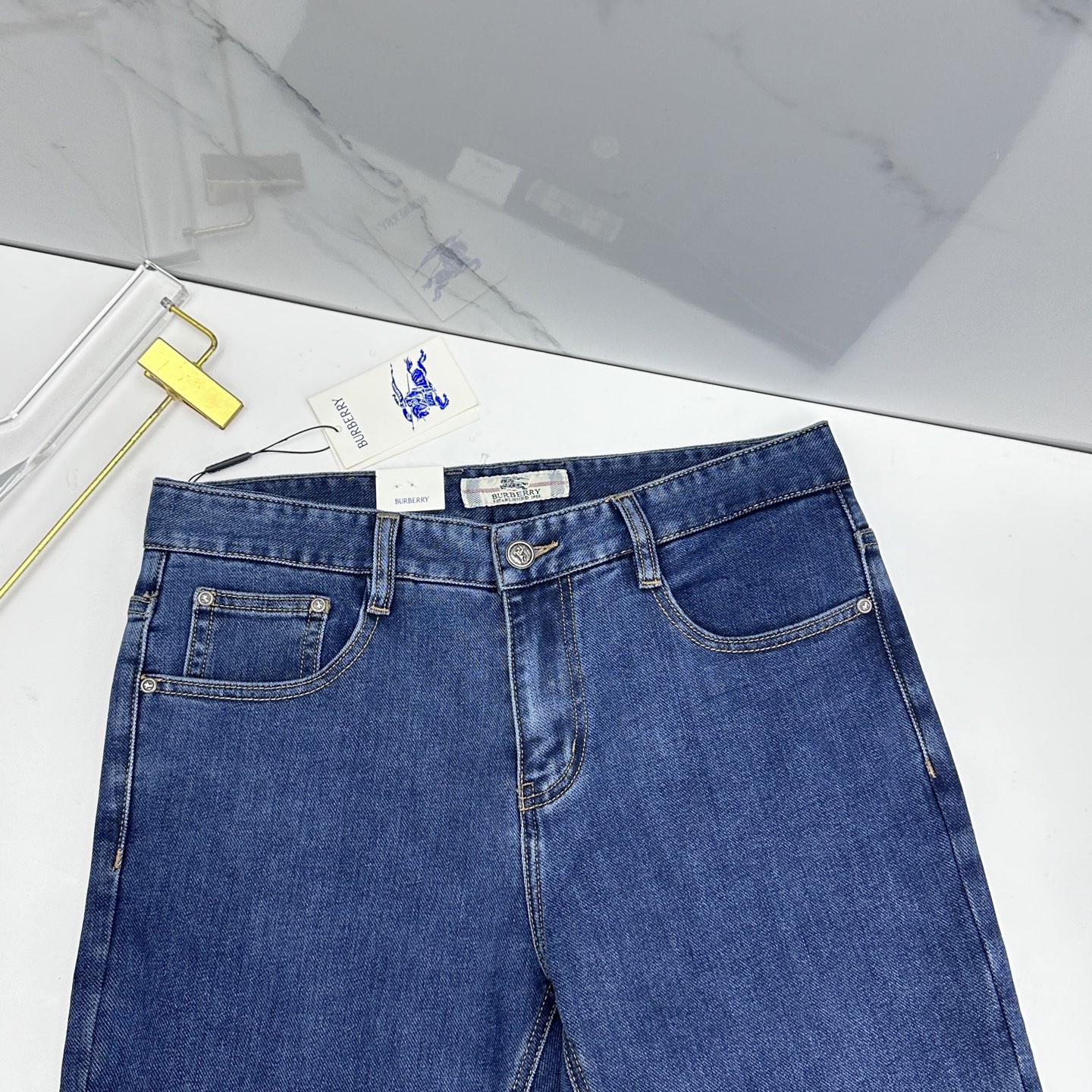 🆕Burberry巴宝莉 🔥高端定制、26早春新款薄款牛仔裤 柜台同步发售 原版定制复刻 客供五金辅料 
