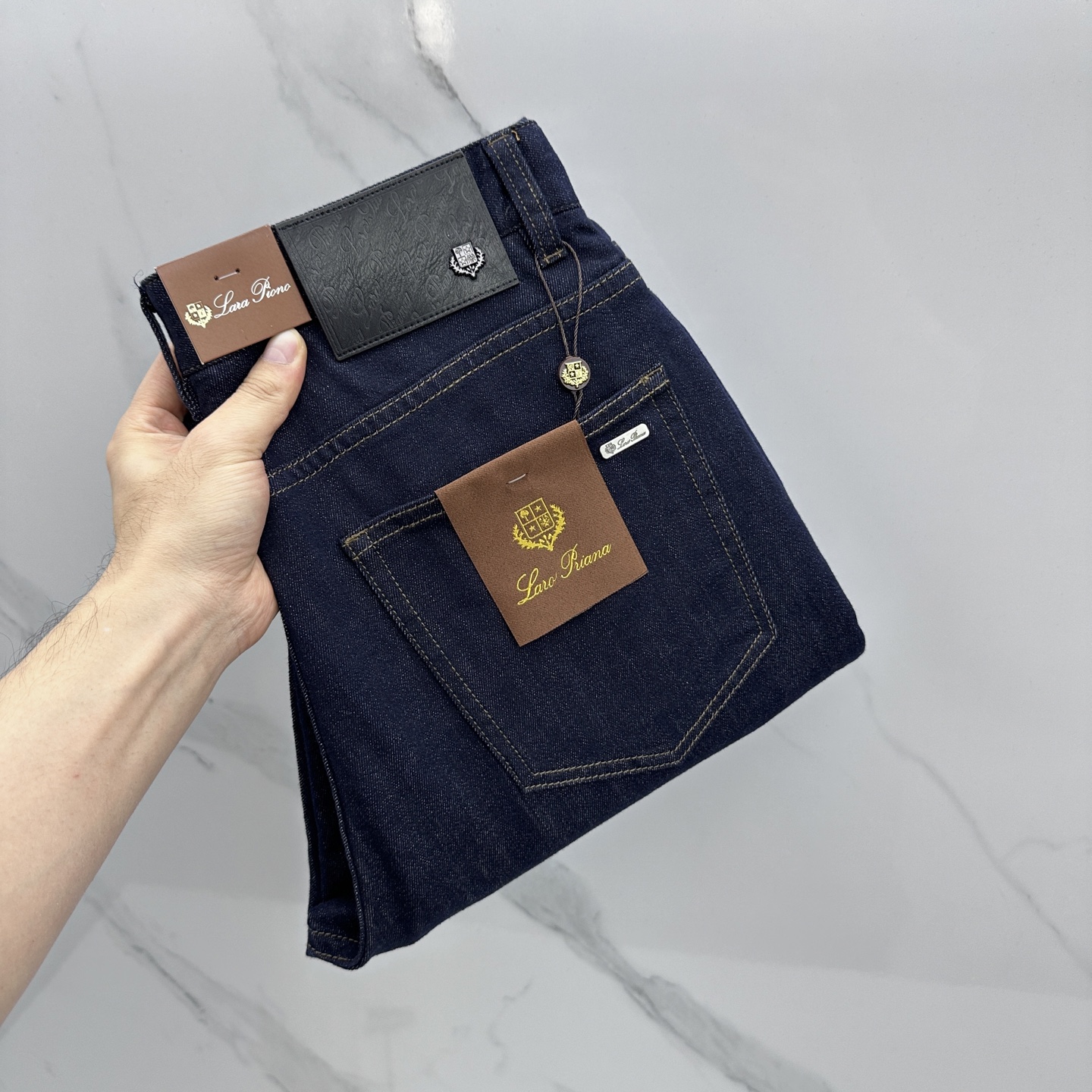 NO:757014,LP high-end customization, 26 new early spring thin jeans, sold simultaneously at the counter, original customized replicas, customer-supplied hardware accessories, original quality, imported solid color denim fabric, heavy washing, fine workmanship, and excellent upper body!  The preferred item is complete with three standards, AX size 30-38, no 37, loro piana, jeans,19860909LP 高端定制、26早春新款薄款牛仔裤 柜台同步发售 原版定制复刻 客供五金辅料 原单品质 进口固色牛仔面料 重工洗水 做工走线精细 上身绝佳！优选单品 三标齐全 AX 码数30-38无37,,loro piana,jeans,,Men's clothing