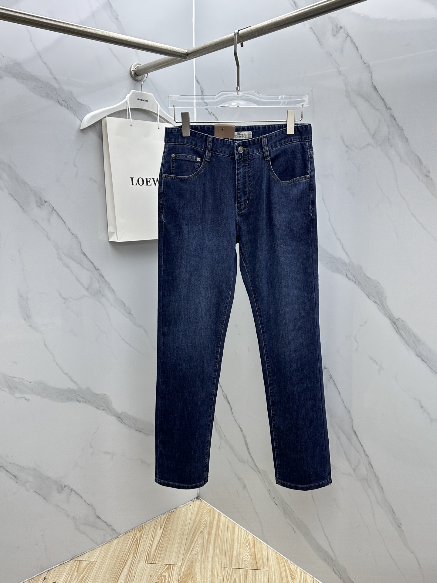 🆕Burberry巴宝莉 🔥高端定制、26早春新款薄款牛仔裤 柜台同步发售 原版定制复刻 客供五金辅料 
