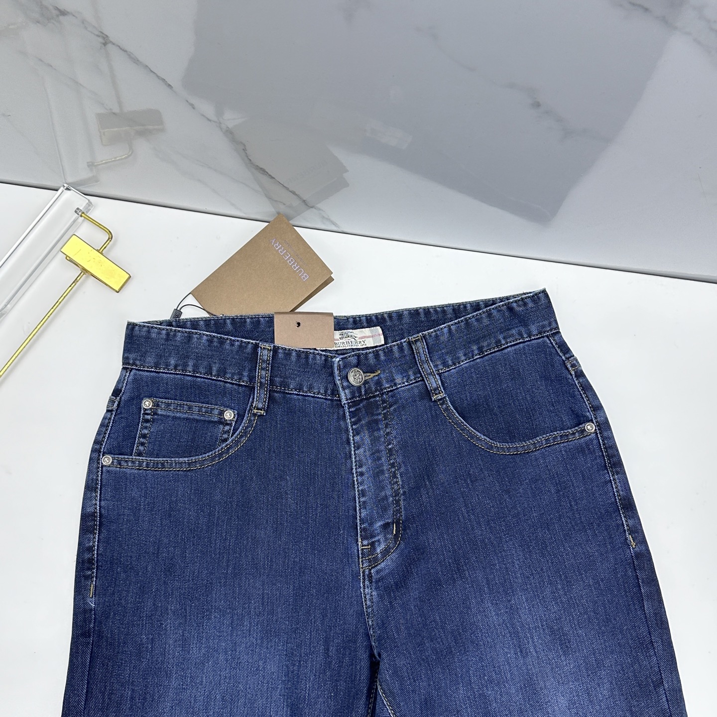 🆕Burberry巴宝莉 🔥高端定制、26早春新款薄款牛仔裤 柜台同步发售 原版定制复刻 客供五金辅料 