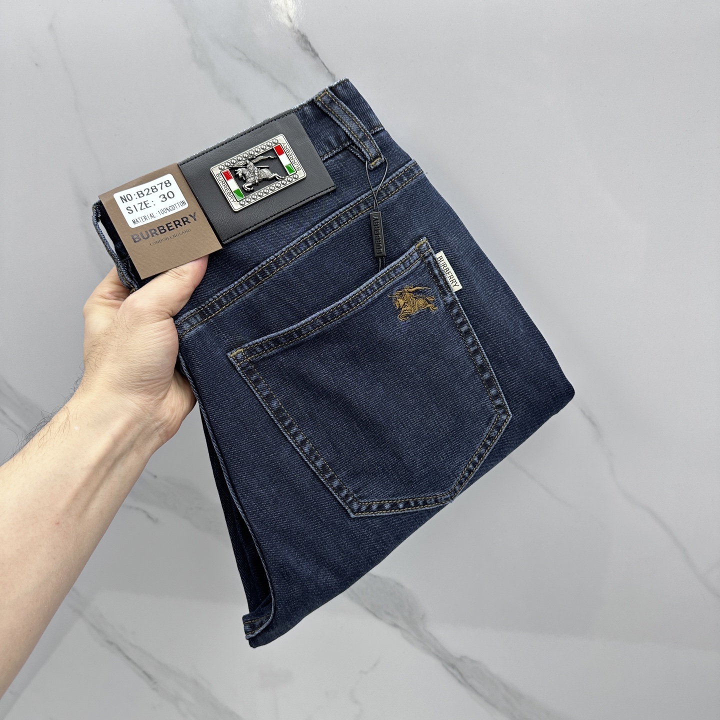 NO:757017,Burberry's high-end customization, 26 early spring new thin jeans, sold simultaneously at the counter, original custom-made replicas, customer-supplied hardware accessories, original quality, imported solid-color denim fabric, heavy washing, fine workmanship, and excellent upper body!  The preferred item is complete with three standards, AX size 30-38, no 37, burberry, burberry, jeans,19860909Burberry巴宝莉 高端定制、26早春新款薄款牛仔裤 柜台同步发售 原版定制复刻 客供五金辅料 原单品质 进口固色牛仔面料 重工洗水 做工走线精细 上身绝佳！优选单品 三标齐全 AX 码数30-38无37,,burberry,burberry,jeans,,Men's clothing