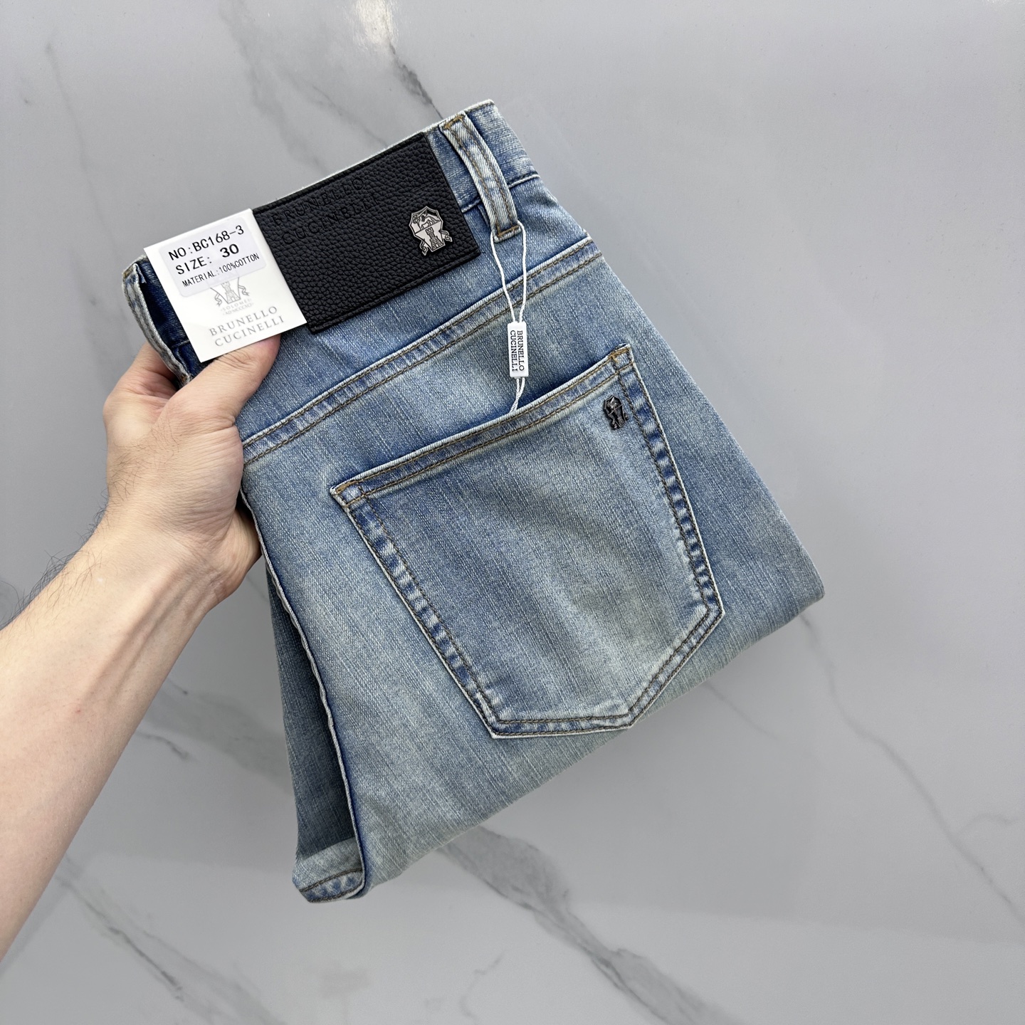 NO:757026,BC high-end customization, 26 new early spring thin jeans, sold simultaneously at the counter, original customized replicas, customer-supplied hardware accessories, original quality, imported solid-color denim fabrics, heavy washing, fine workmanship, and excellent upper body!  Preferred item, complete with three standards, AX size 30-38, no 37,,jeans,19860909BC 高端定制、26早春新款薄款牛仔裤 柜台同步发售 原版定制复刻 客供五金辅料 原单品质 进口固色牛仔面料 重工洗水 做工走线精细 上身绝佳！优选单品 三标齐全 AX 码数30-38无37,,jeans,,Men's clothing