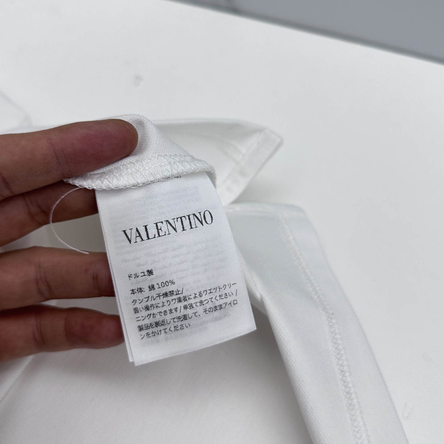 🆕Valentino华伦天奴 2026春夏新款翻领Polo衫短袖T恤翻领商务 简洁时尚百搭 胸口小绣花 