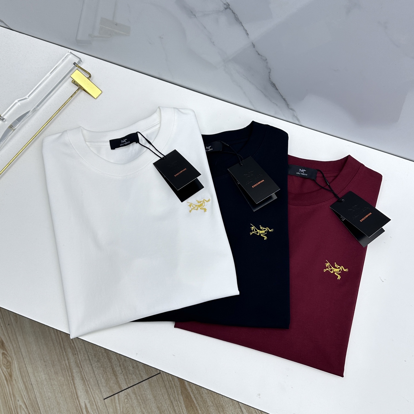 NO:759716,ARCTERYX is the latest short-sleeved round-neck T-shirt in the new debut counter. High-end customization. The brand logo on the chest is designed with heavy craftsmanship. High-end long-staple cotton fabric. Soft to the touch. Comfortable to wear. Exquisite stitching at the counter level. Fine workmanship. Very wide and has a hammered feel!  A must-have item for a stylish man!  Three standard complete xh sizes S-4XL, arc'teryx, T-shirt, tees, t-shirt,19860909ARCTERYX始祖鸟 新款首发专柜最新款短袖圆领T恤 高端订制 胸前品牌logo重工艺设计 高端长绒棉面料.手感柔软.穿着舒适.专柜级别精致车线.做工精细.挺阔有锤坠感！型男必备单品！三标齐全xh 尺码S-4XL,arc'teryx,T-shirt,tees，t-shirt,,Men's clothing