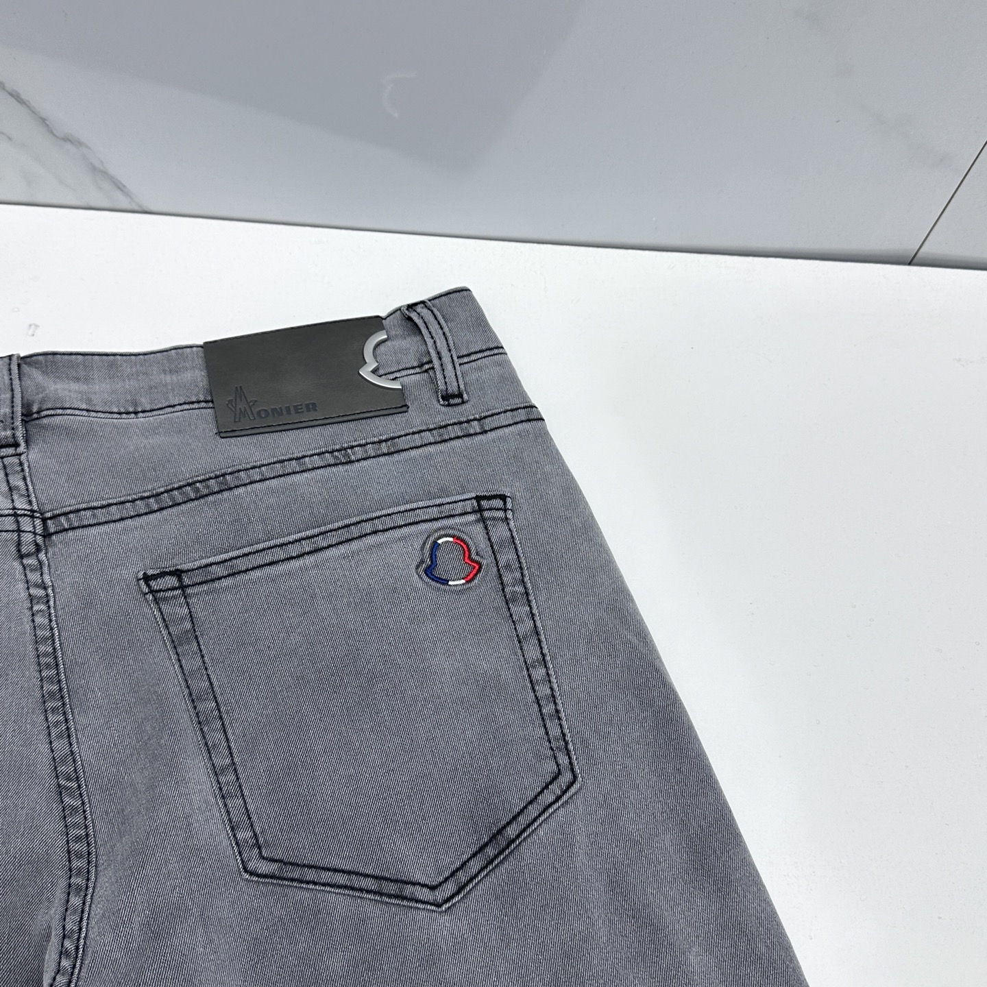 🆕Moncler蒙口 🔥高端定制、26春季最新款洗水牛仔裤 柜台同步发售 原版定制复刻 客供定制辅料 原
