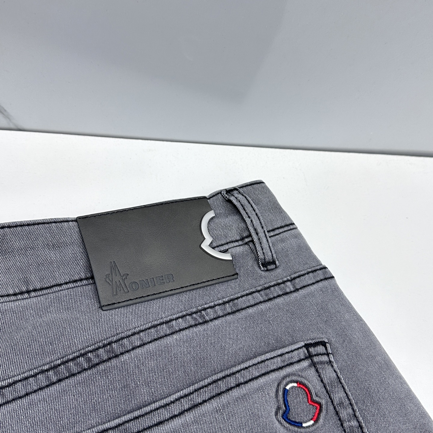 🆕Moncler蒙口 🔥高端定制、26春季最新款洗水牛仔裤 柜台同步发售 原版定制复刻 客供定制辅料 原