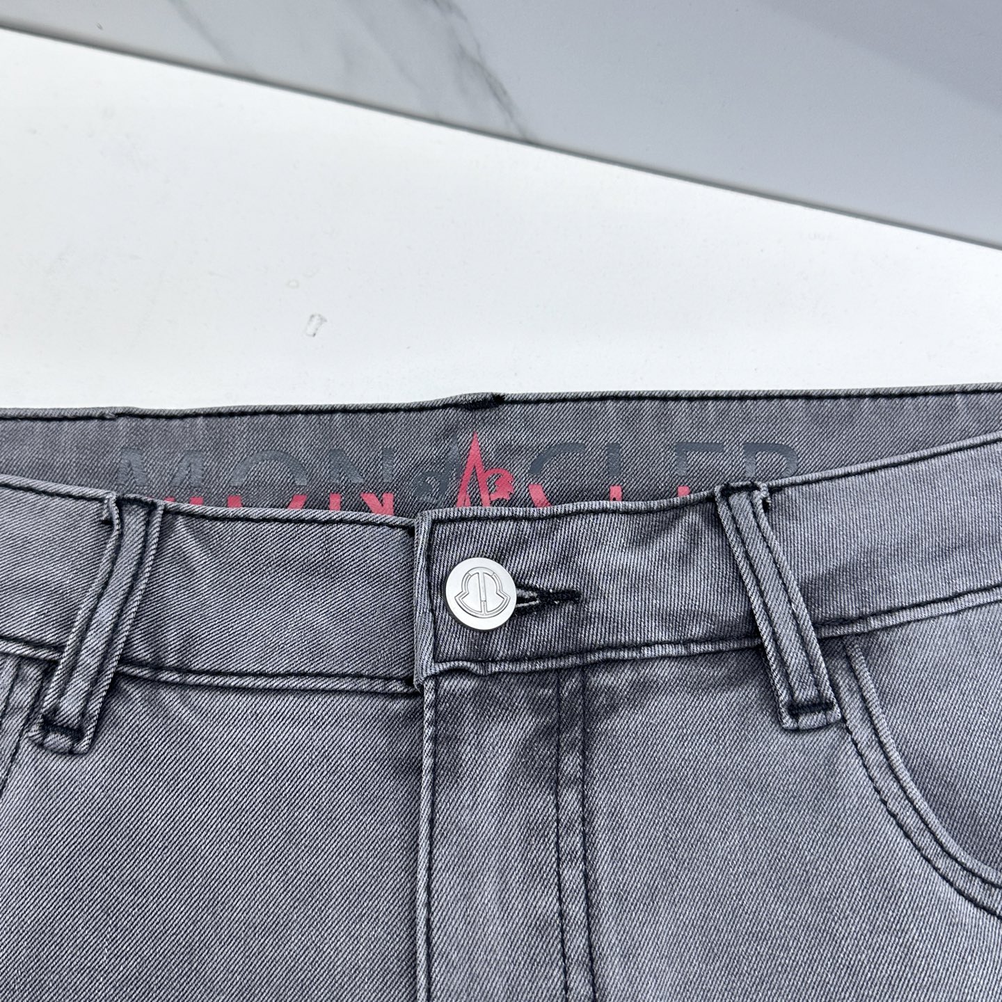 🆕Moncler蒙口 🔥高端定制、26春季最新款洗水牛仔裤 柜台同步发售 原版定制复刻 客供定制辅料 原