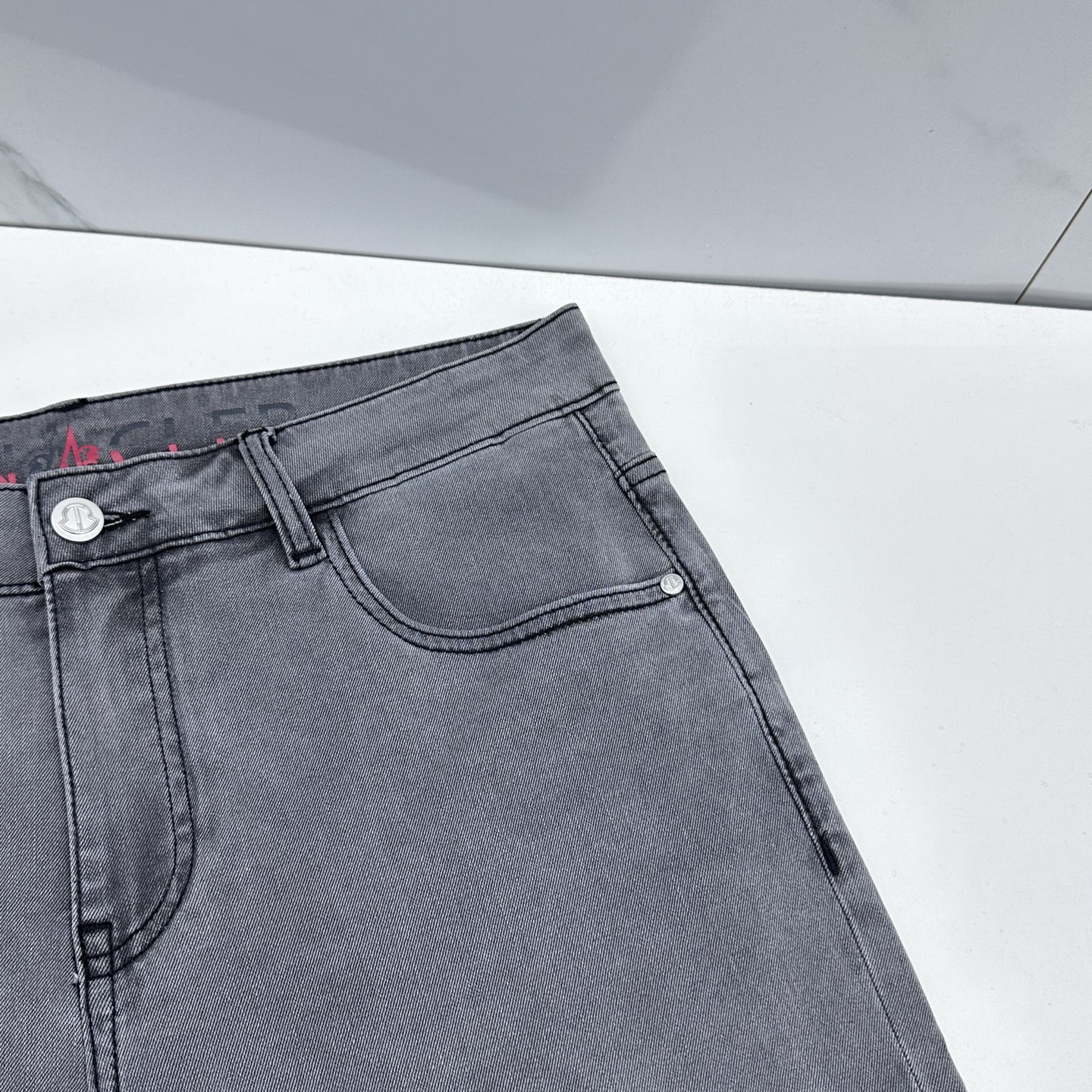 🆕Moncler蒙口 🔥高端定制、26春季最新款洗水牛仔裤 柜台同步发售 原版定制复刻 客供定制辅料 原