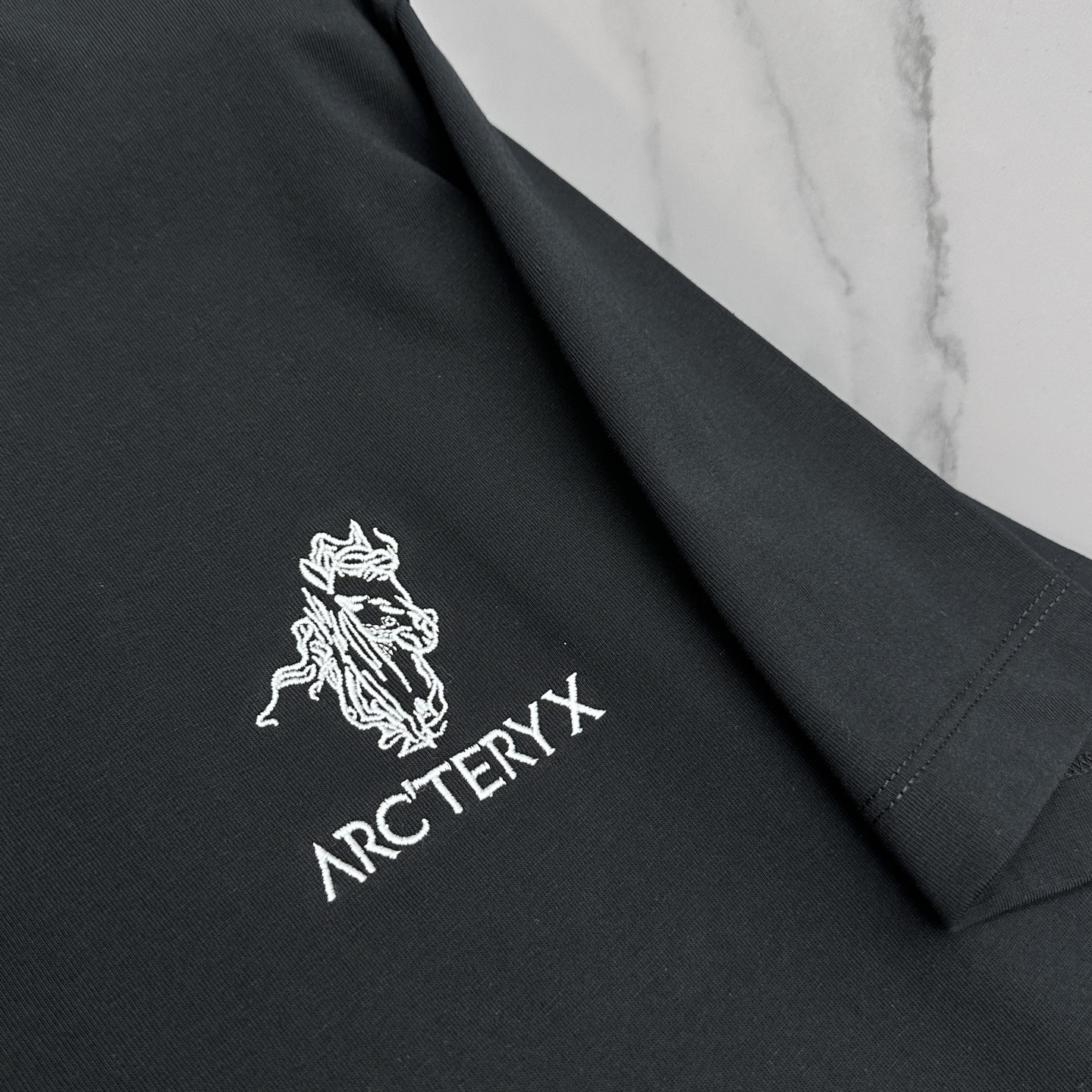 🆕ARCTERYX始祖鸟 新款首发专柜最新款短袖圆领T恤 高端订制 胸前品牌logo重工艺设计 高端长绒