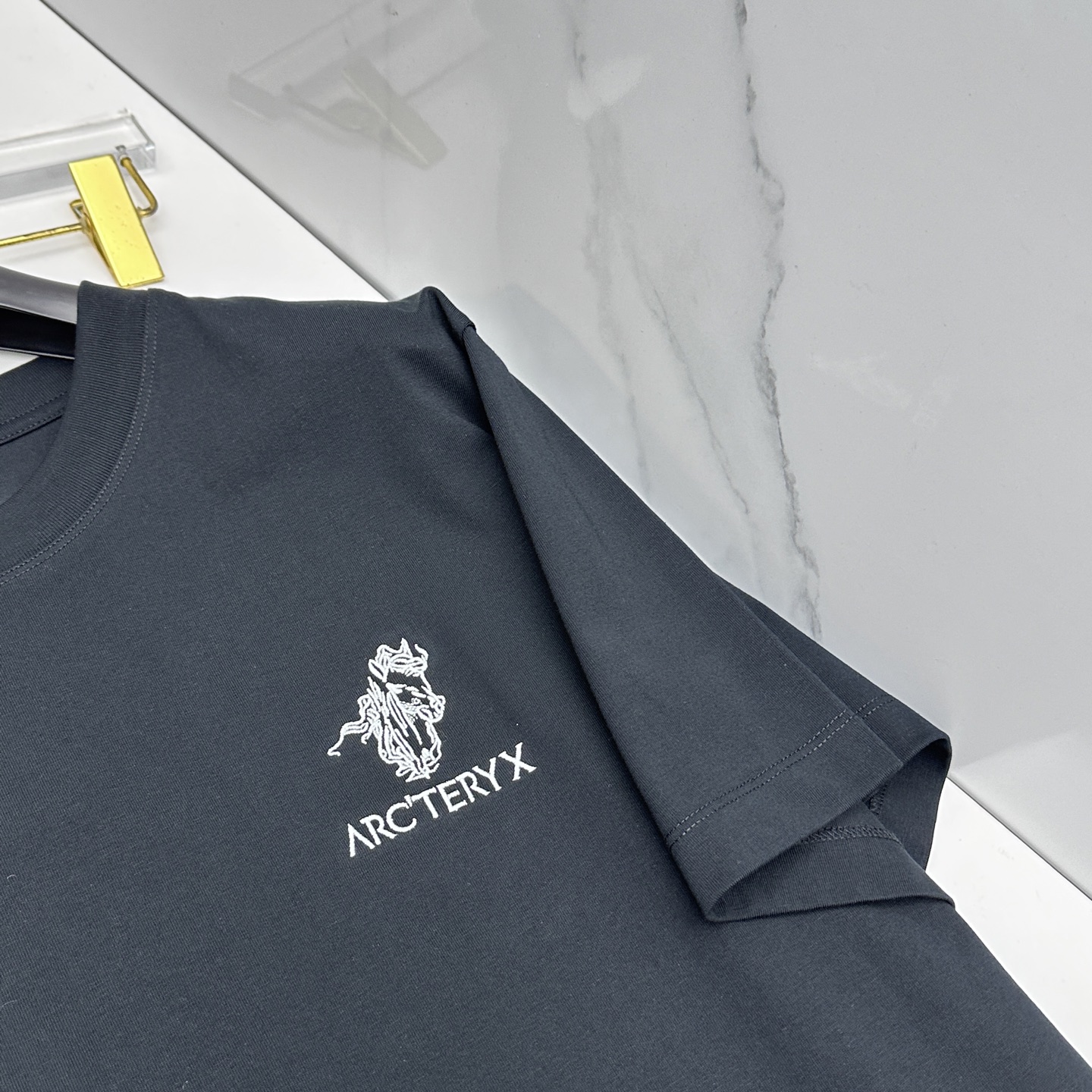 🆕ARCTERYX始祖鸟 新款首发专柜最新款短袖圆领T恤 高端订制 胸前品牌logo重工艺设计 高端长绒