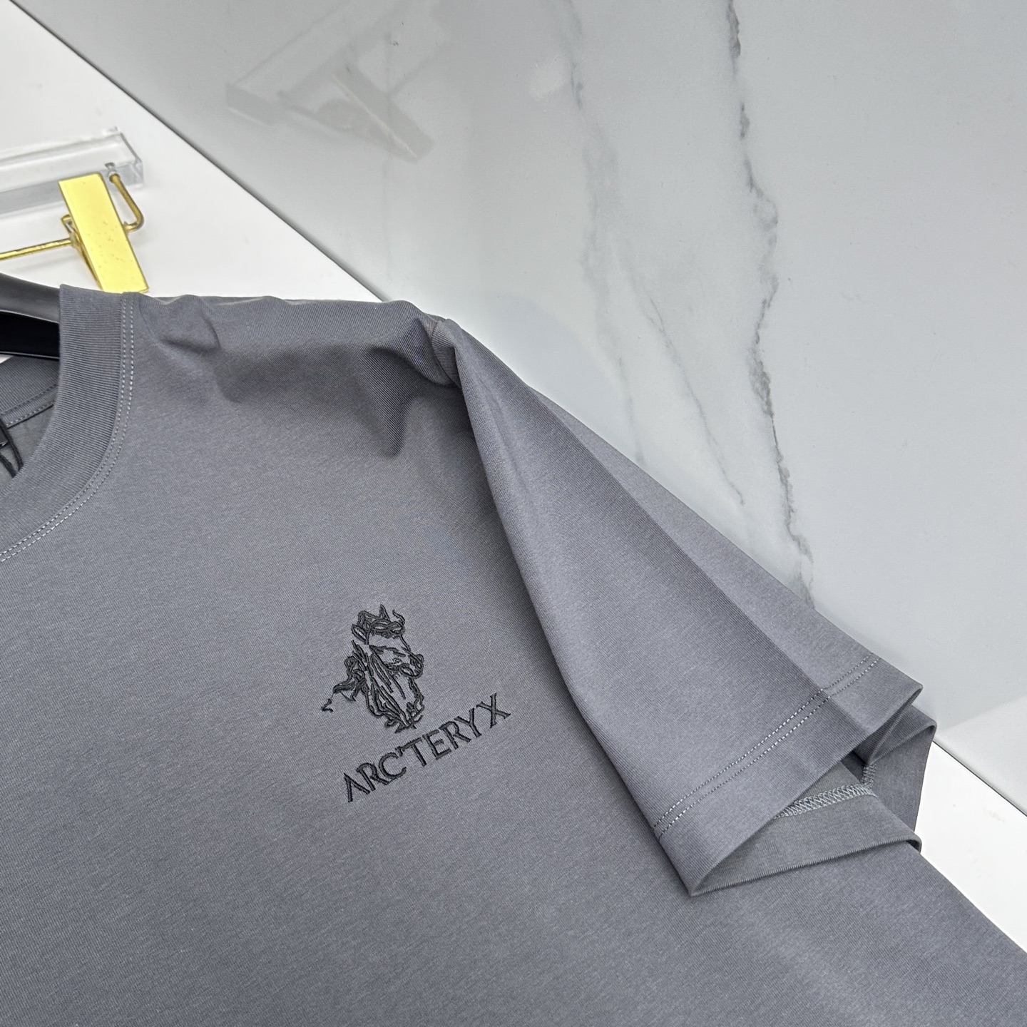 🆕ARCTERYX始祖鸟 新款首发专柜最新款短袖圆领T恤 高端订制 胸前品牌logo重工艺设计 高端长绒