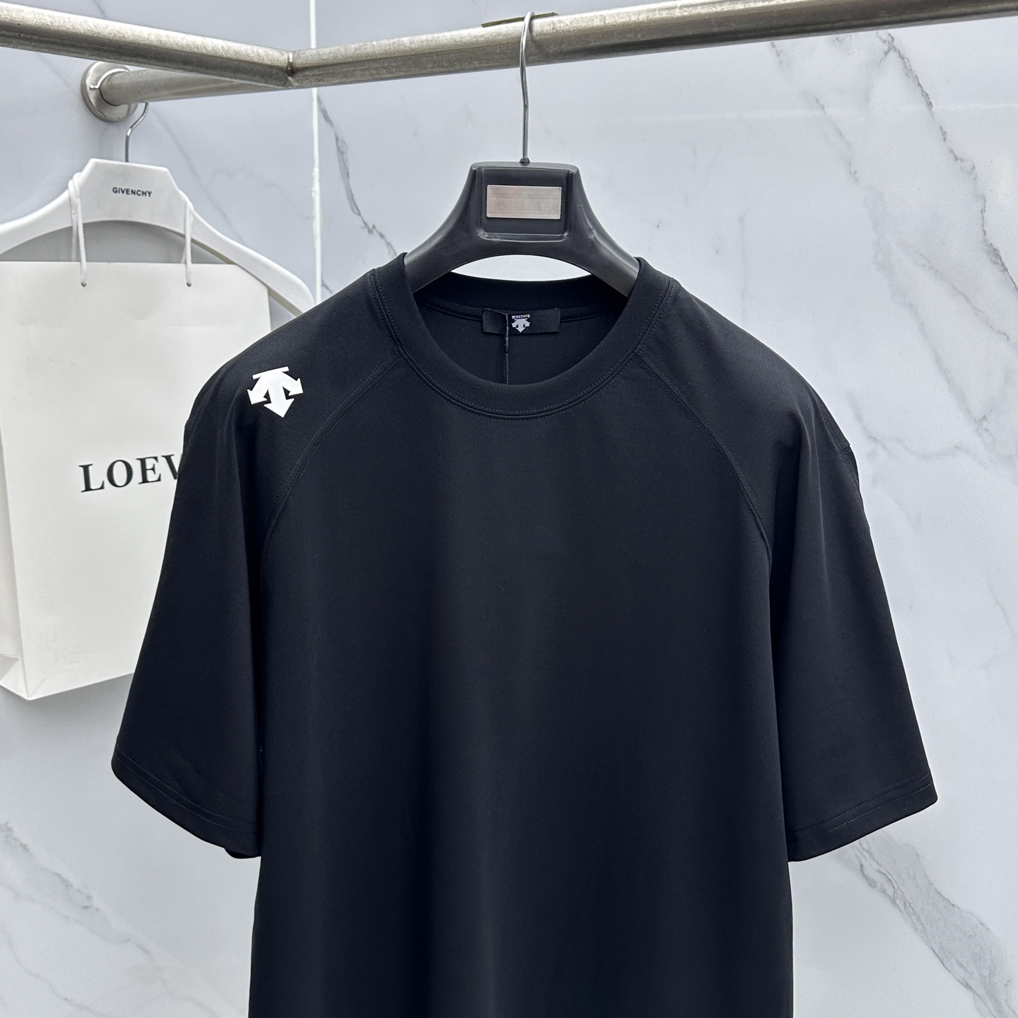 🆕DESCENTE迪桑特 新款首发专柜最新款短袖圆领T恤 高端订制 logo压胶工艺印花 高端长绒棉面料