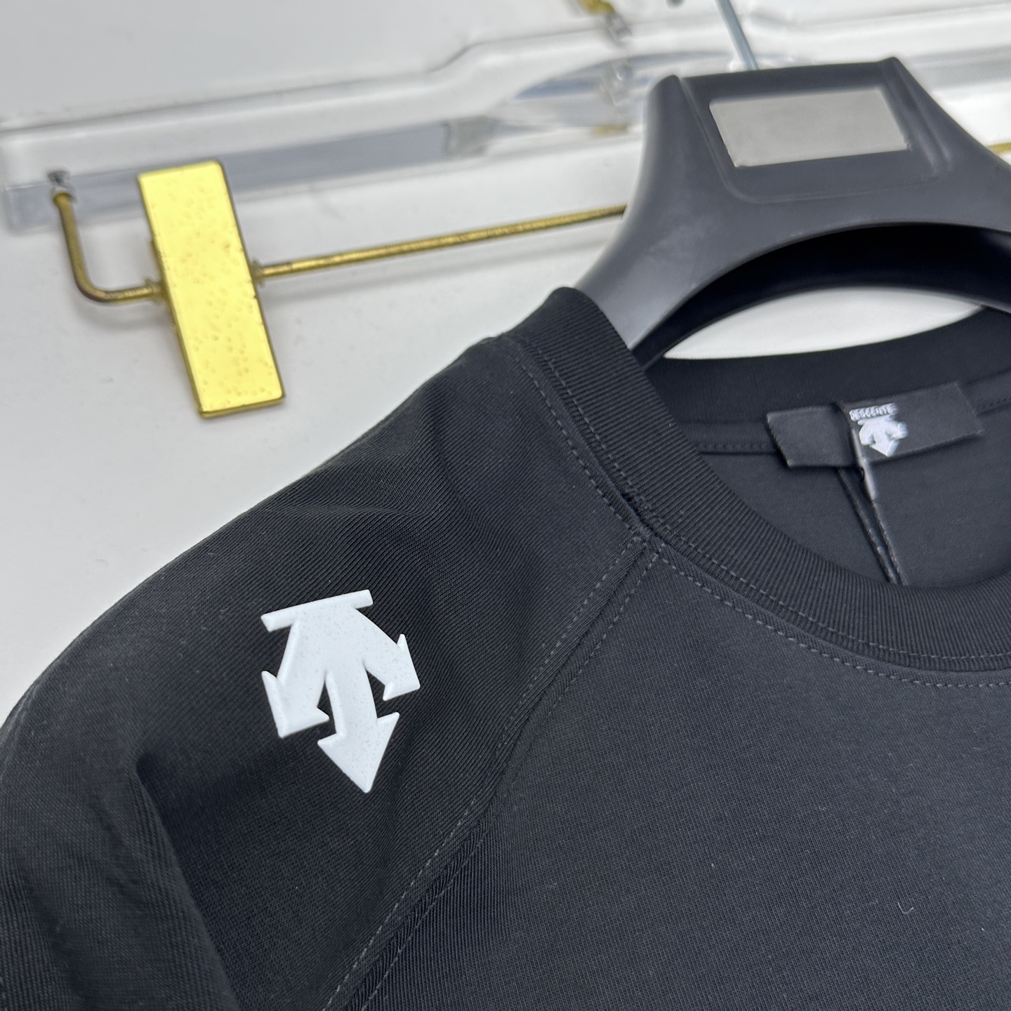 🆕DESCENTE迪桑特 新款首发专柜最新款短袖圆领T恤 高端订制 logo压胶工艺印花 高端长绒棉面料