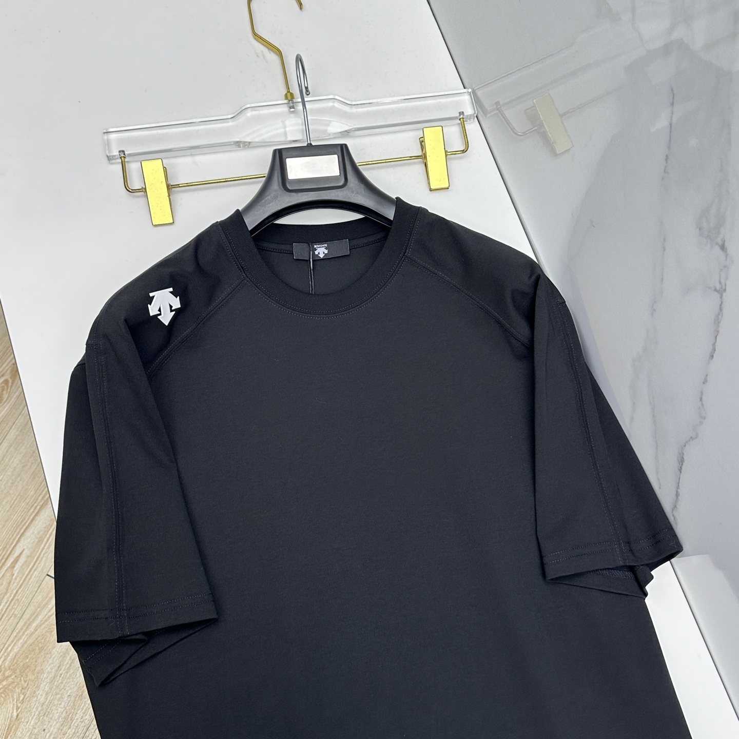 🆕DESCENTE迪桑特 新款首发专柜最新款短袖圆领T恤 高端订制 logo压胶工艺印花 高端长绒棉面料