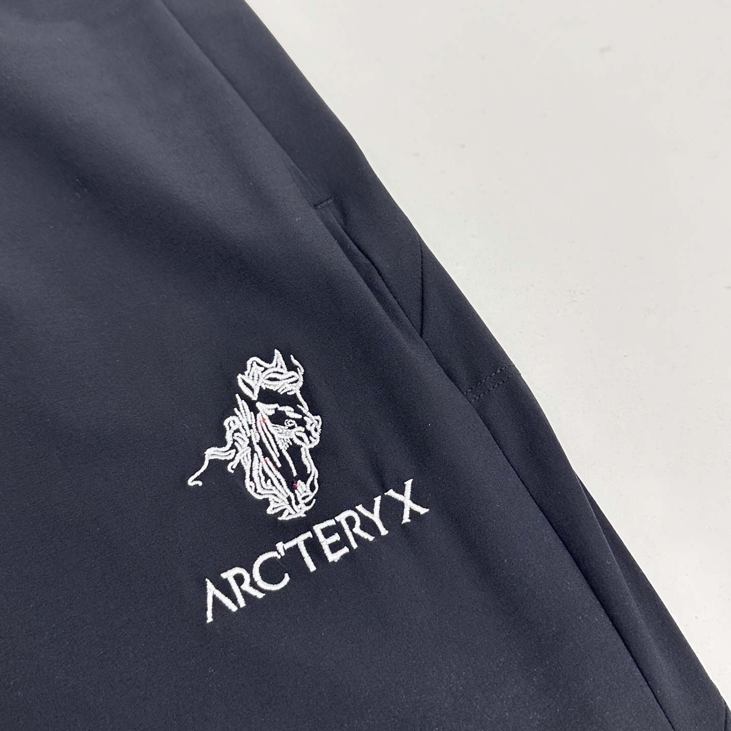 🆕ARCTERYX始祖鸟 春夏速干户外机能裤户外登山徒步休闲长裤 采用高密度登山布面料，非常结实具备良好