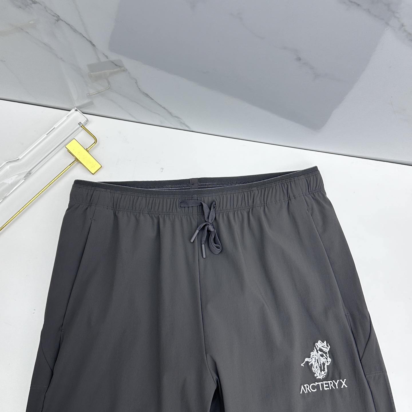 🆕ARCTERYX始祖鸟 春夏速干户外机能裤户外登山徒步休闲长裤 采用高密度登山布面料，非常结实具备良好