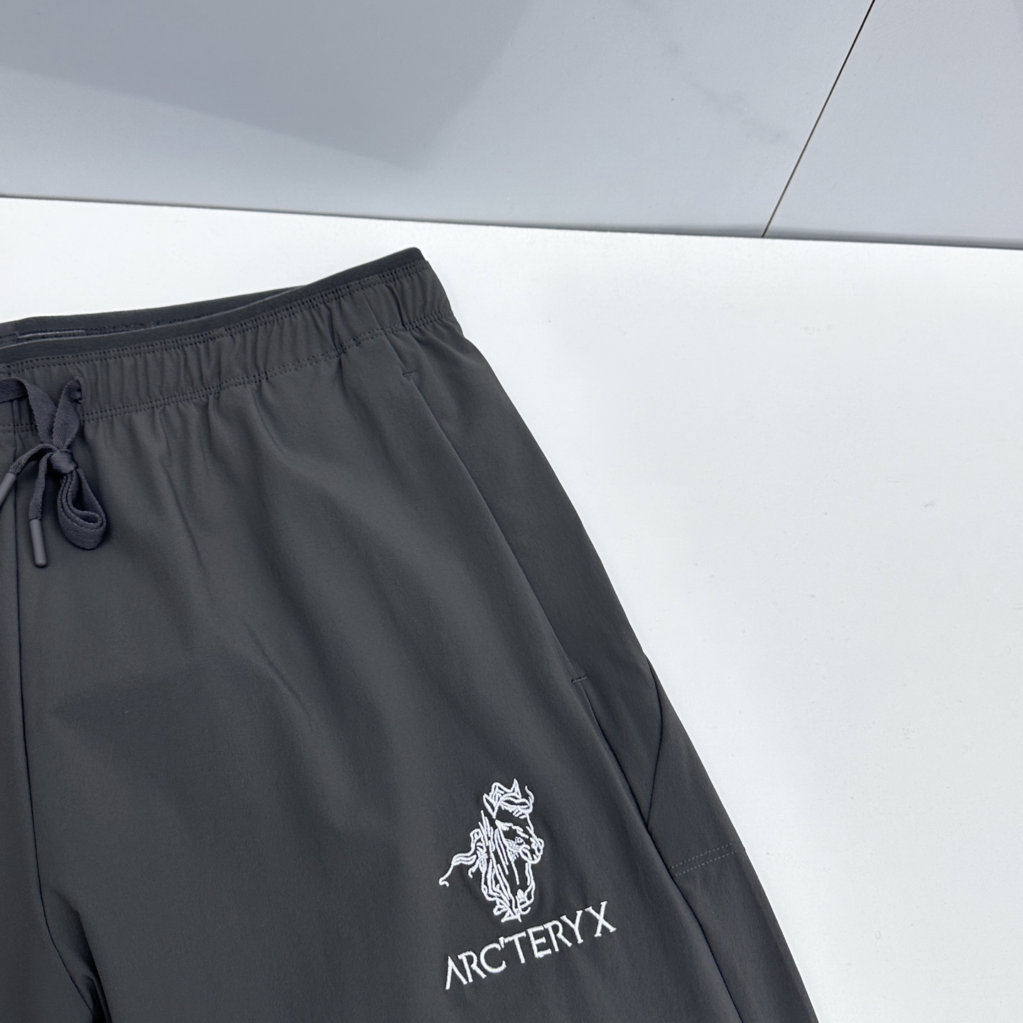 🆕ARCTERYX始祖鸟 春夏速干户外机能裤户外登山徒步休闲长裤 采用高密度登山布面料，非常结实具备良好