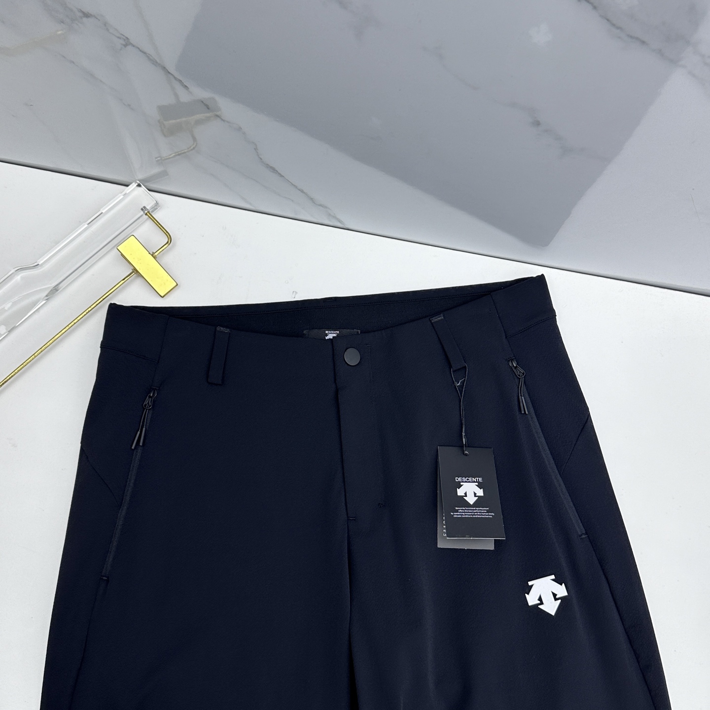 🆕DESCENTE迪桑特 春夏速干户外机能裤休闲长裤 采用高密度登山布面料，具有很好的延展性能 非常结实