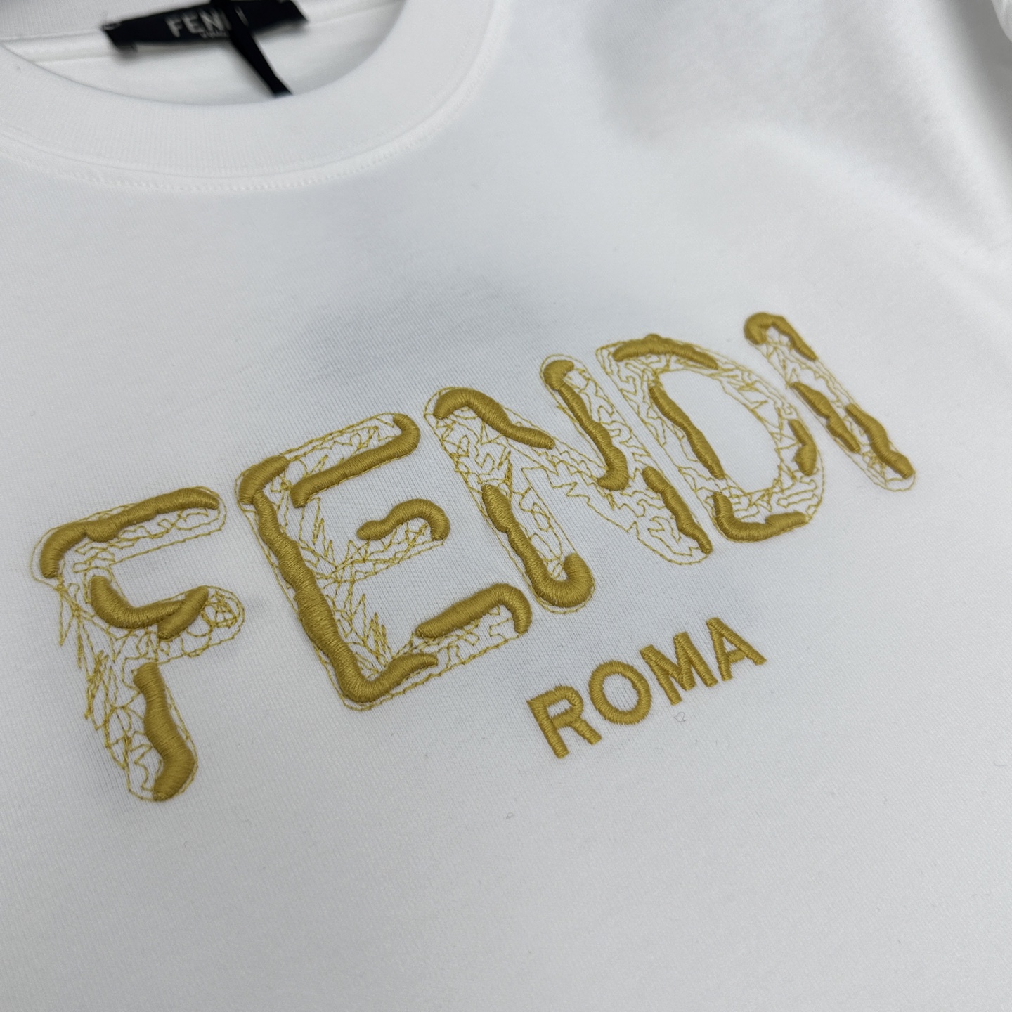 🆕Fendi芬迪 新款首发专柜最新款短袖圆领T恤 高端订制 胸前品牌logo重工艺设计 高端长绒棉面料.