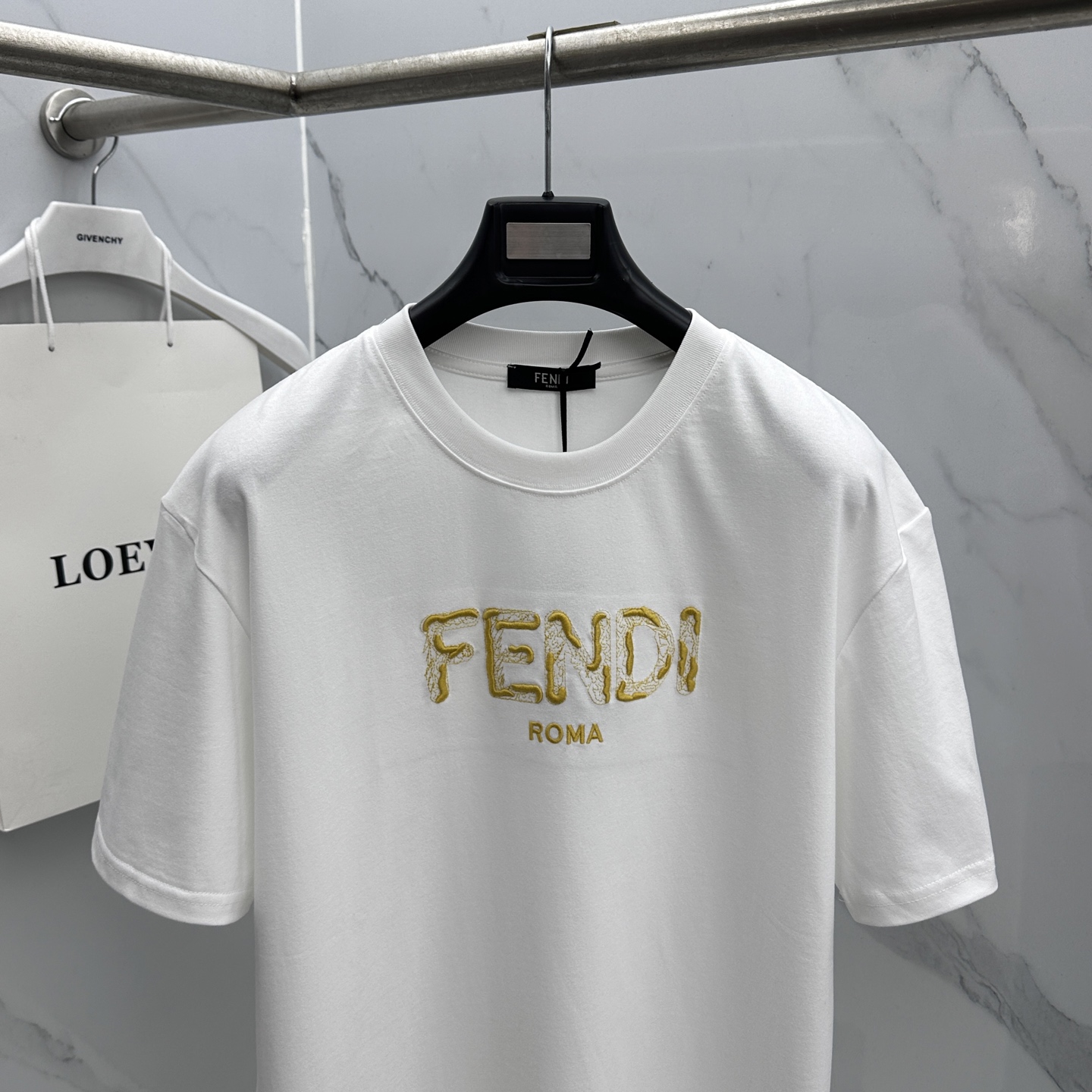 🆕Fendi芬迪 新款首发专柜最新款短袖圆领T恤 高端订制 胸前品牌logo重工艺设计 高端长绒棉面料.