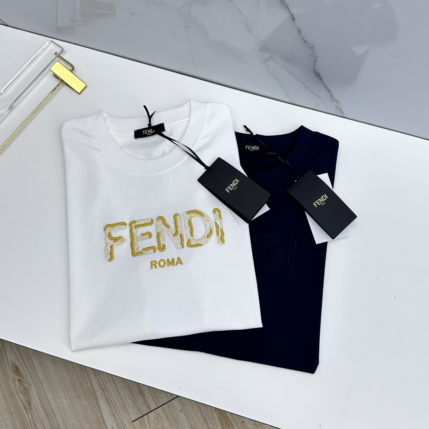 🆕Fendi芬迪 新款首发专柜最新款短袖圆领T恤 高端订制 胸前品牌logo重工艺设计 高端长绒棉面料.