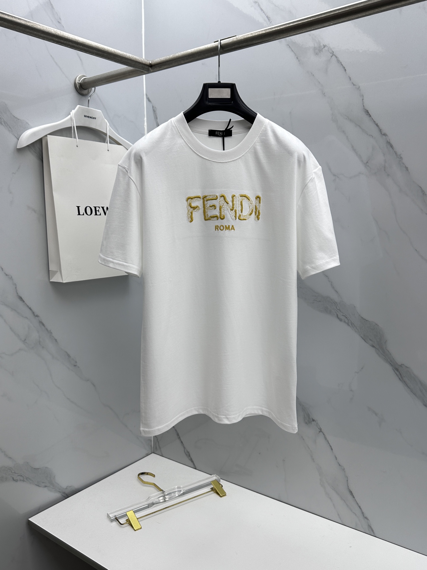 🆕Fendi芬迪 新款首发专柜最新款短袖圆领T恤 高端订制 胸前品牌logo重工艺设计 高端长绒棉面料.