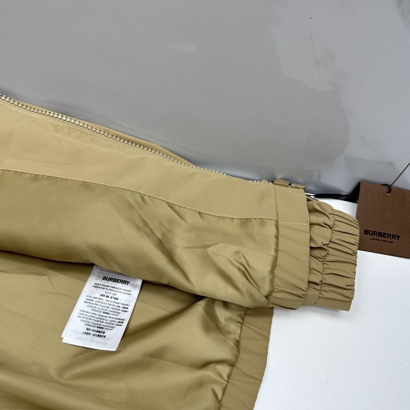 🆕Burberry巴宝莉 2026早春系列，最新时尚连帽夹克外套.处处细节显工艺足够的高级 结构性剪裁的