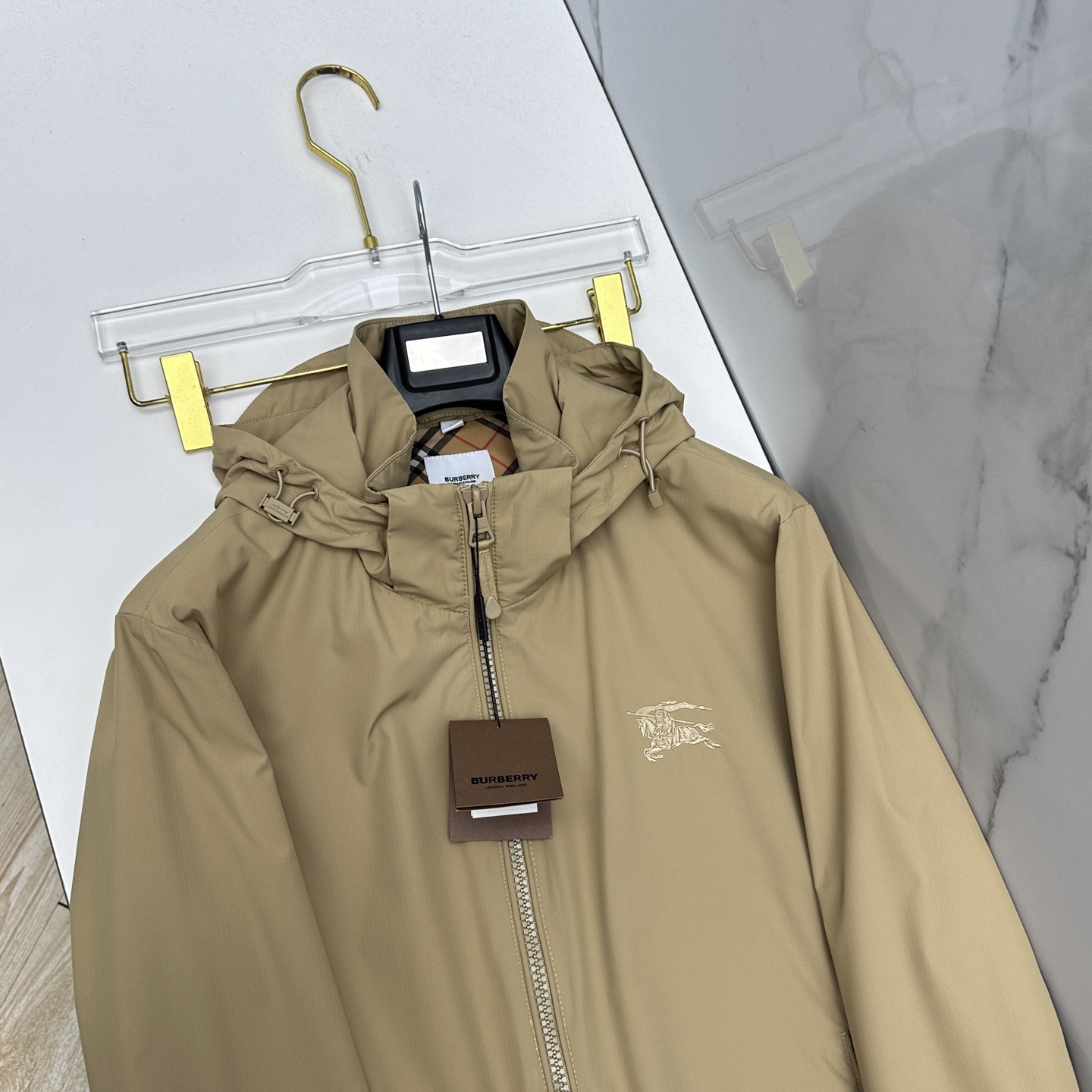 🆕Burberry巴宝莉 2026早春系列，最新时尚连帽夹克外套.处处细节显工艺足够的高级 结构性剪裁的