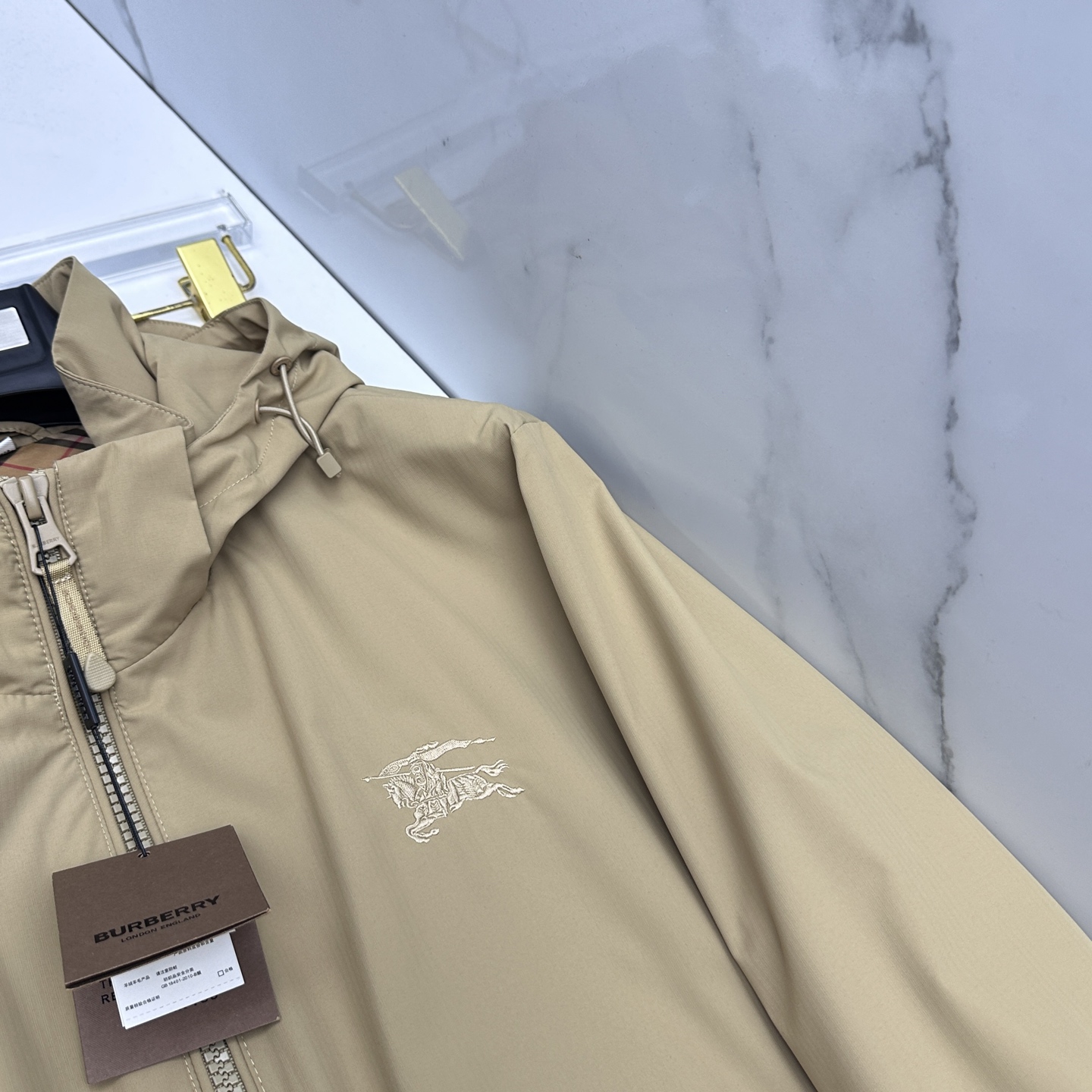 🆕Burberry巴宝莉 2026早春系列，最新时尚连帽夹克外套.处处细节显工艺足够的高级 结构性剪裁的