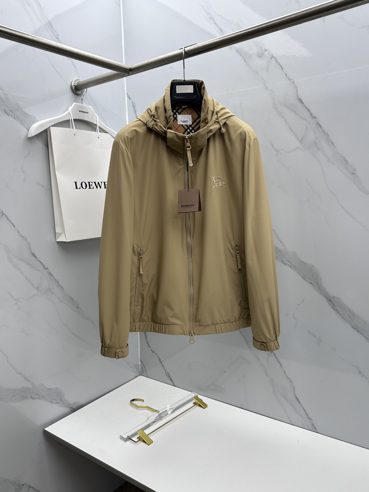 🆕Burberry巴宝莉 2026早春系列，最新时尚连帽夹克外套.处处细节显工艺足够的高级 结构性剪裁的