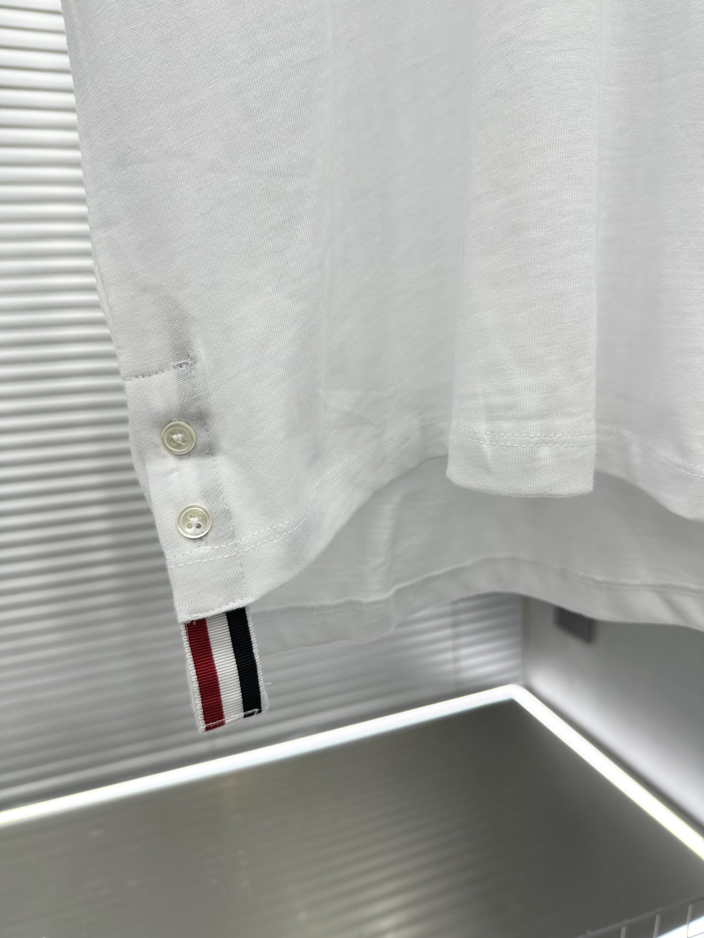 톰브라운 남성 반팔 상세 이미지 7