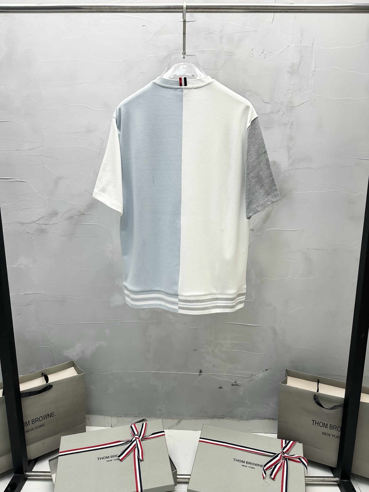 톰브라운 남성 반팔 130403 Thom Browne T Shirt 썸네일 이미지