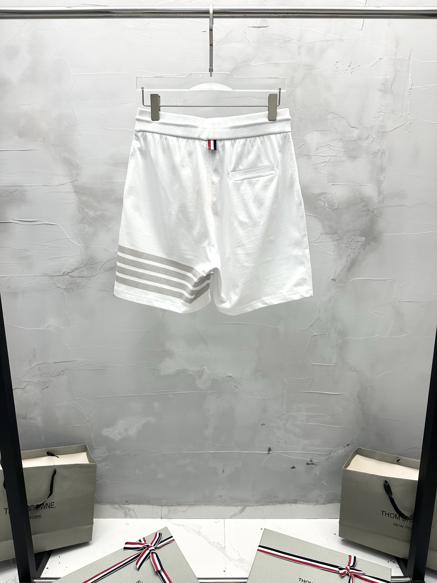 톰브라운 남성 반바지 130384 Thom Browne Shorts 썸네일 이미지