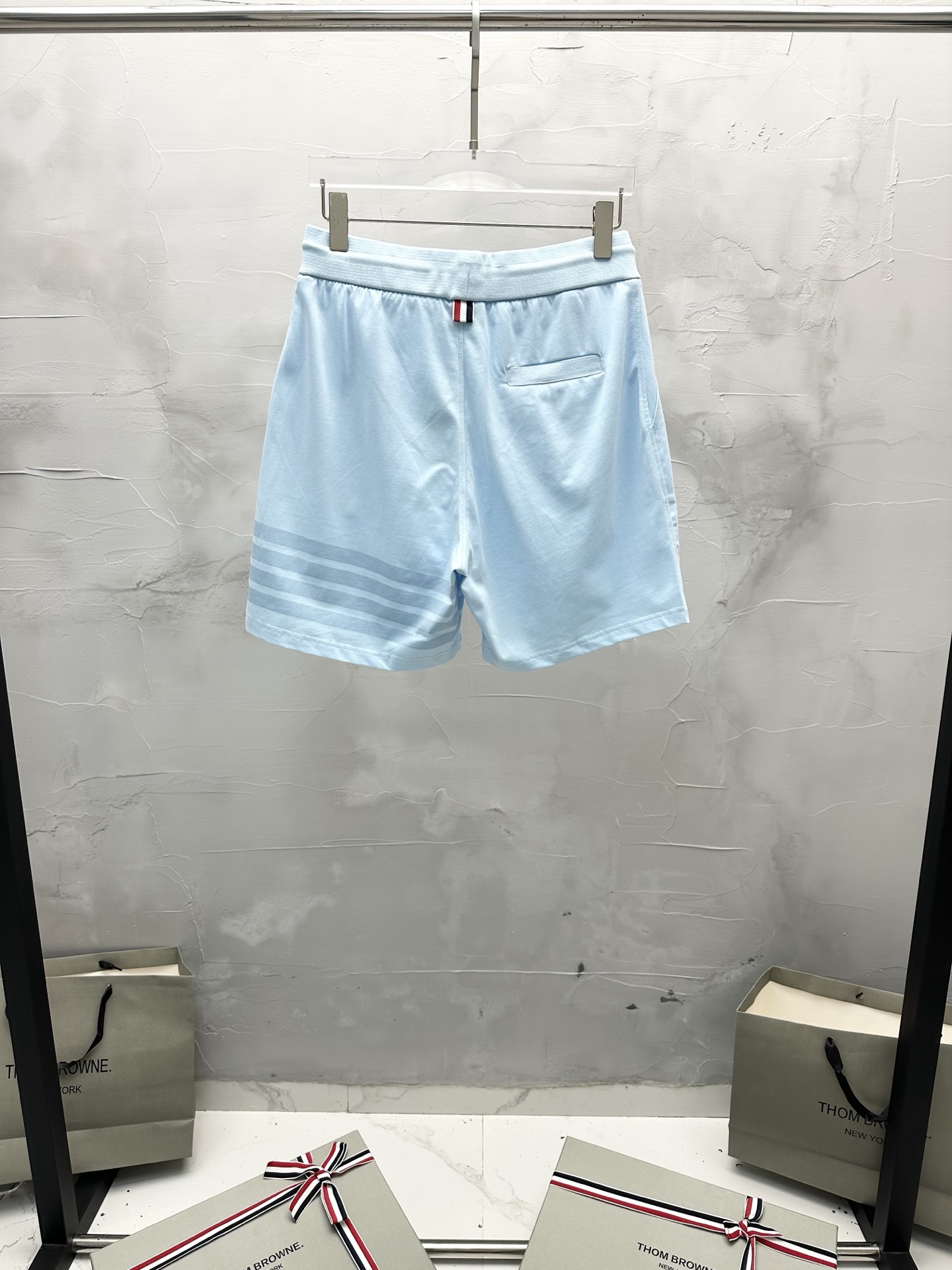 톰브라운 남성 반바지 130383 Thom Browne Shorts 썸네일 이미지