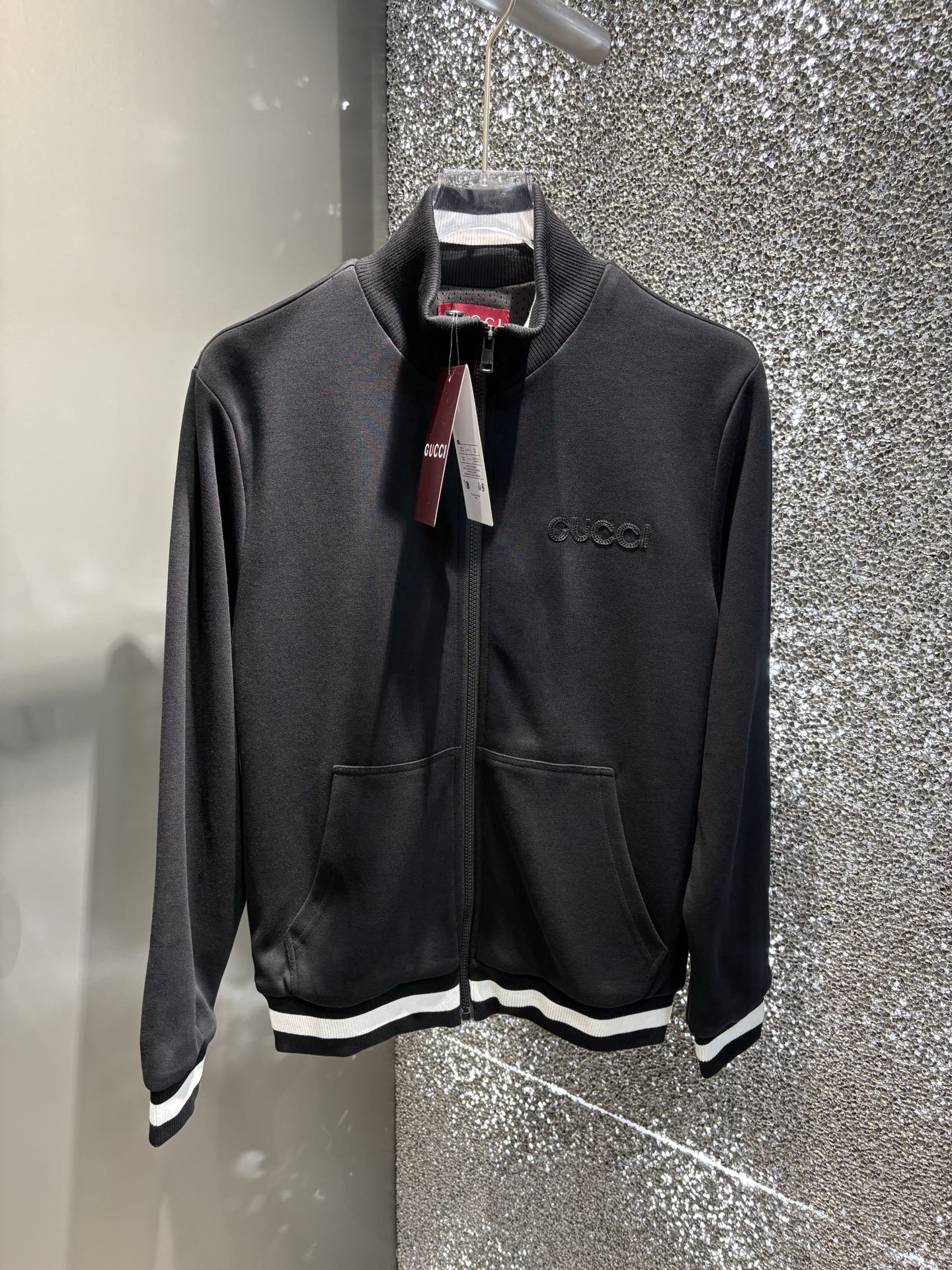 NO:654716,Gucci hot-selling suits, add the order and return the same size M∽xxxL,,gucci,alexander wang19860909Gucci热卖套装,加单齐码回货M∽xxxL,,gucci,alexander wang,Men's clothing