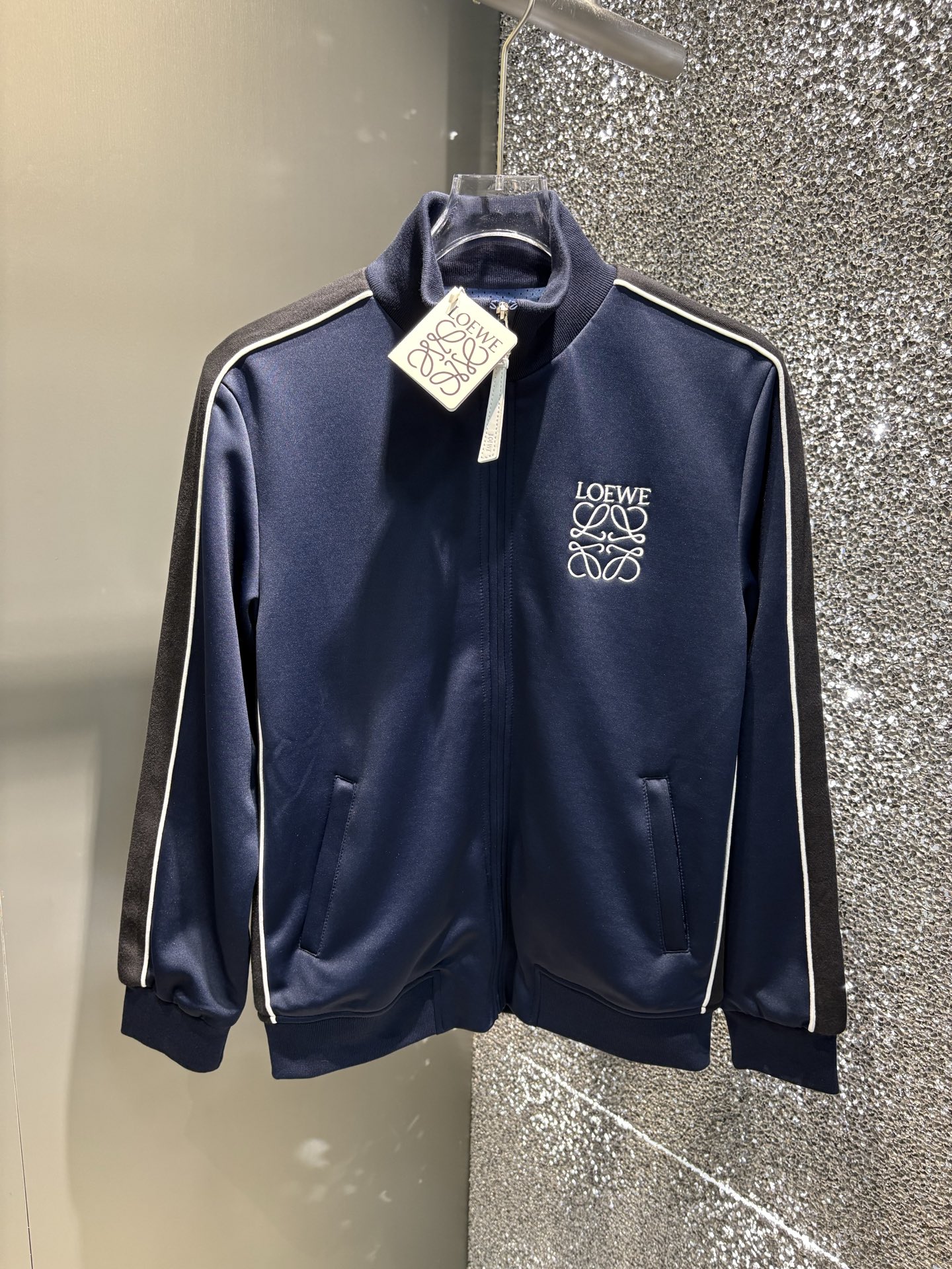 NO:654726,loewe hot selling suit, ready stock M~xxxL,,loewe,alexander wang19860909loewe热卖套装,现货M~xxxL,,loewe,alexander wang,Men's clothing