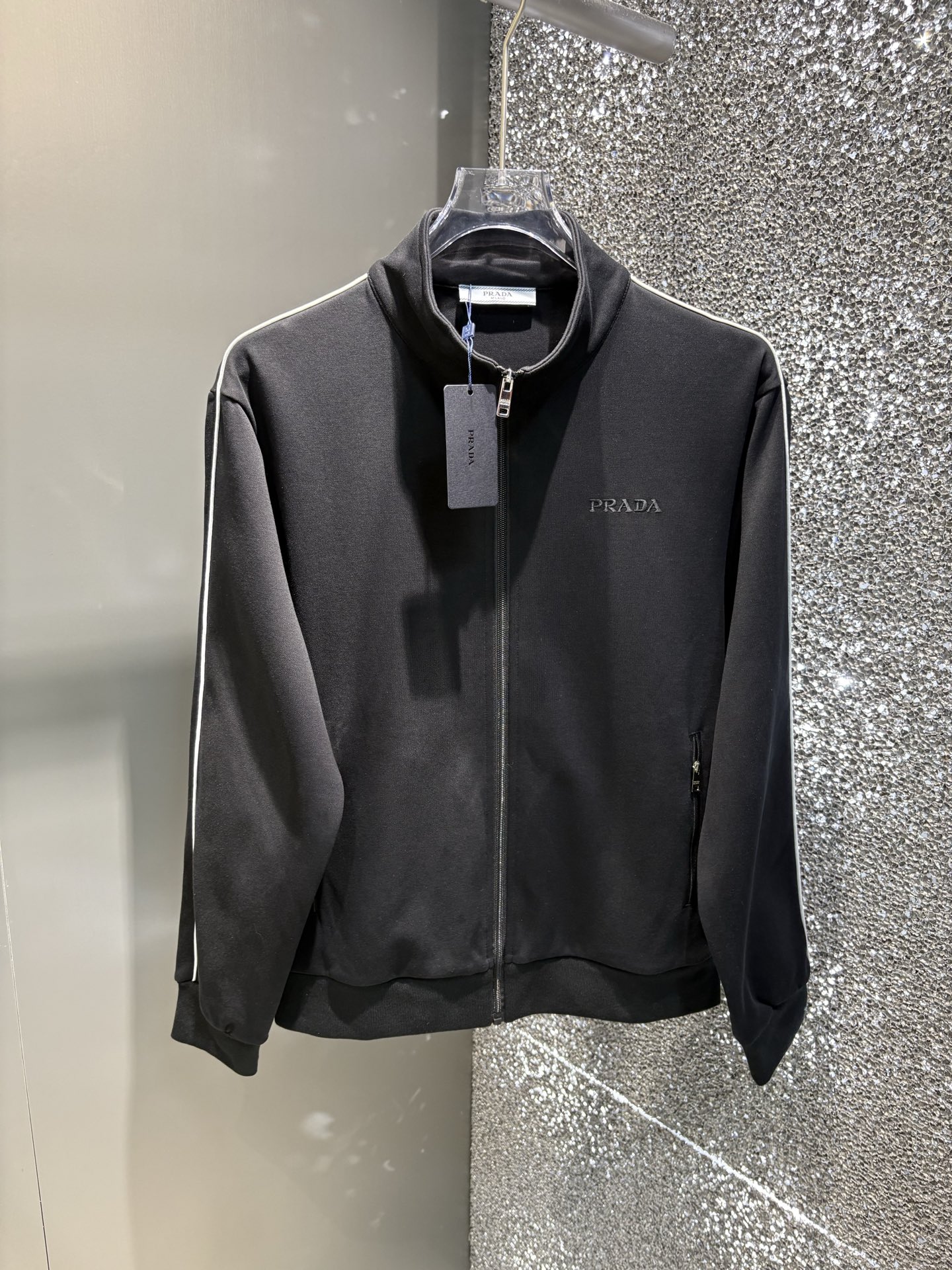 NO:654751,prada best selling suit, add order and return the same size M~xxxL,, prada, alexander wang19860909prada热卖套装,加单齐码回货M~xxxL,,prada,alexander wang,Men's clothing