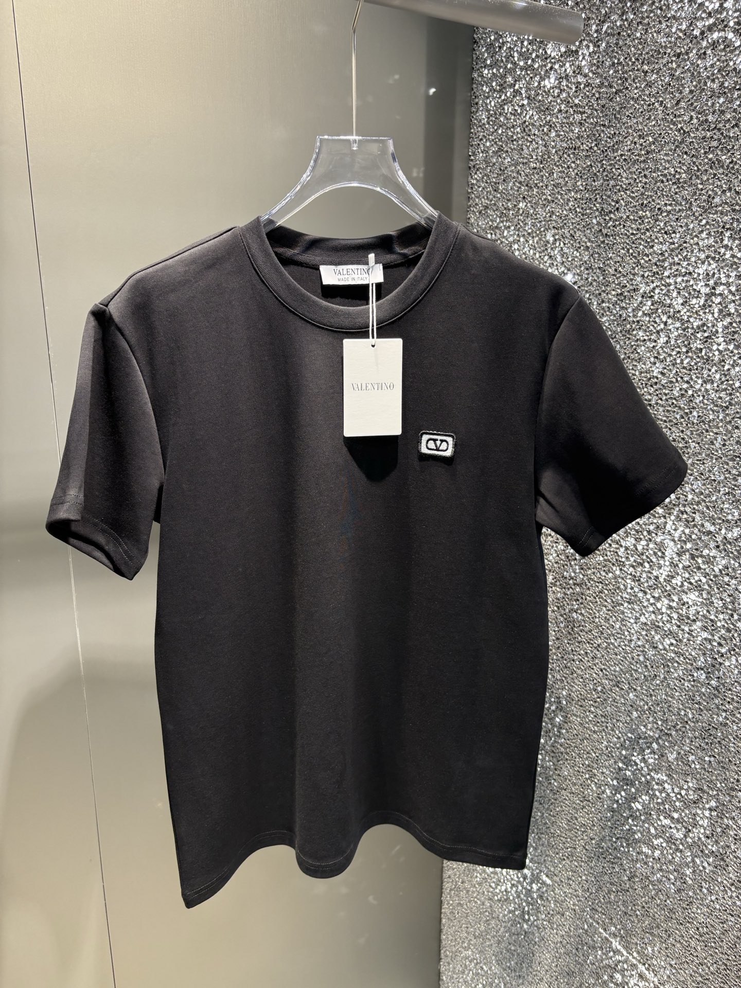 早春/套 Vltn 🔥春夏官网独家专供 高端独家定制款 早春新款专柜同款休闲短袖短裤套装，透气舒适休闲！